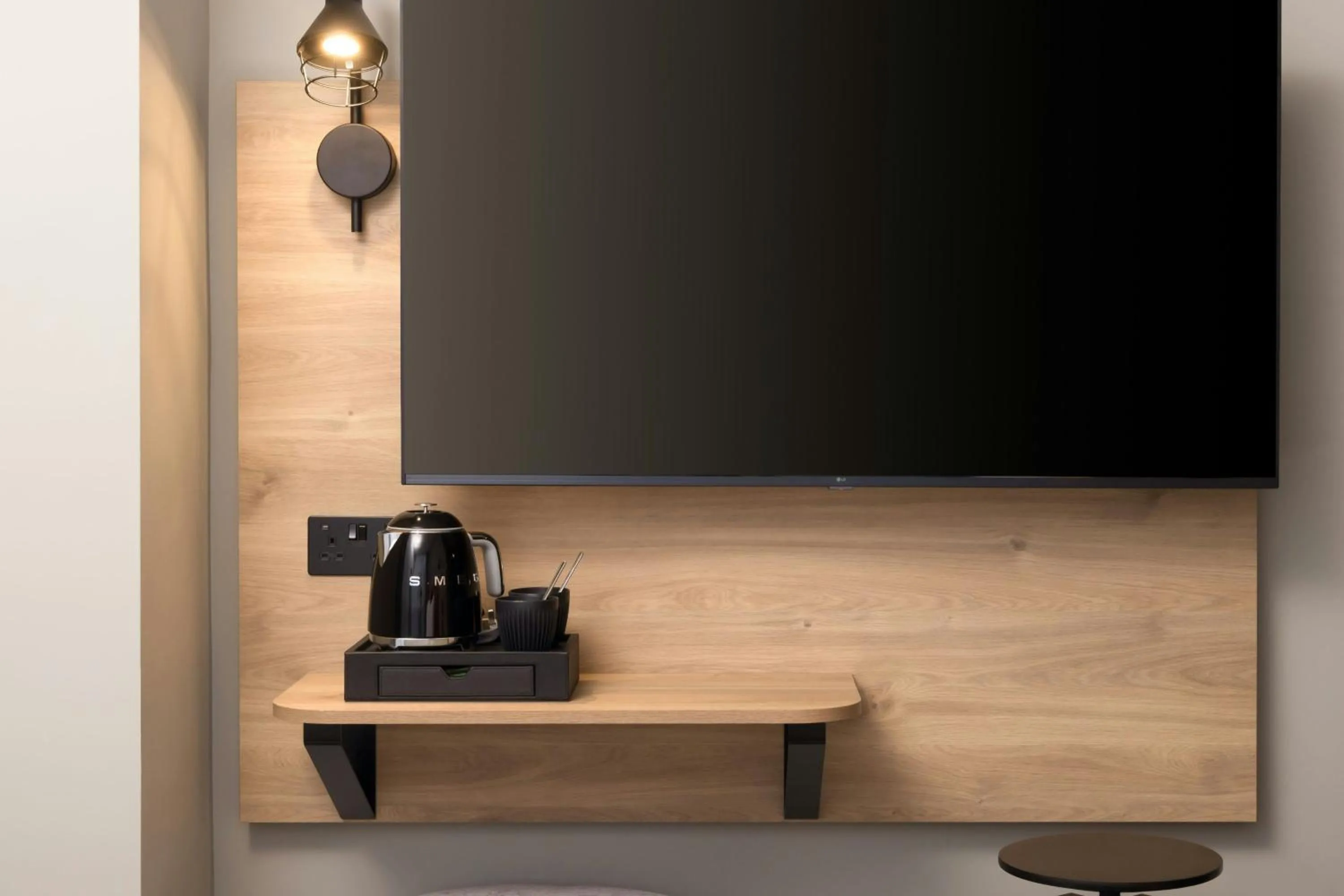 Photo of the whole room in Moxy London Piccadilly Circus