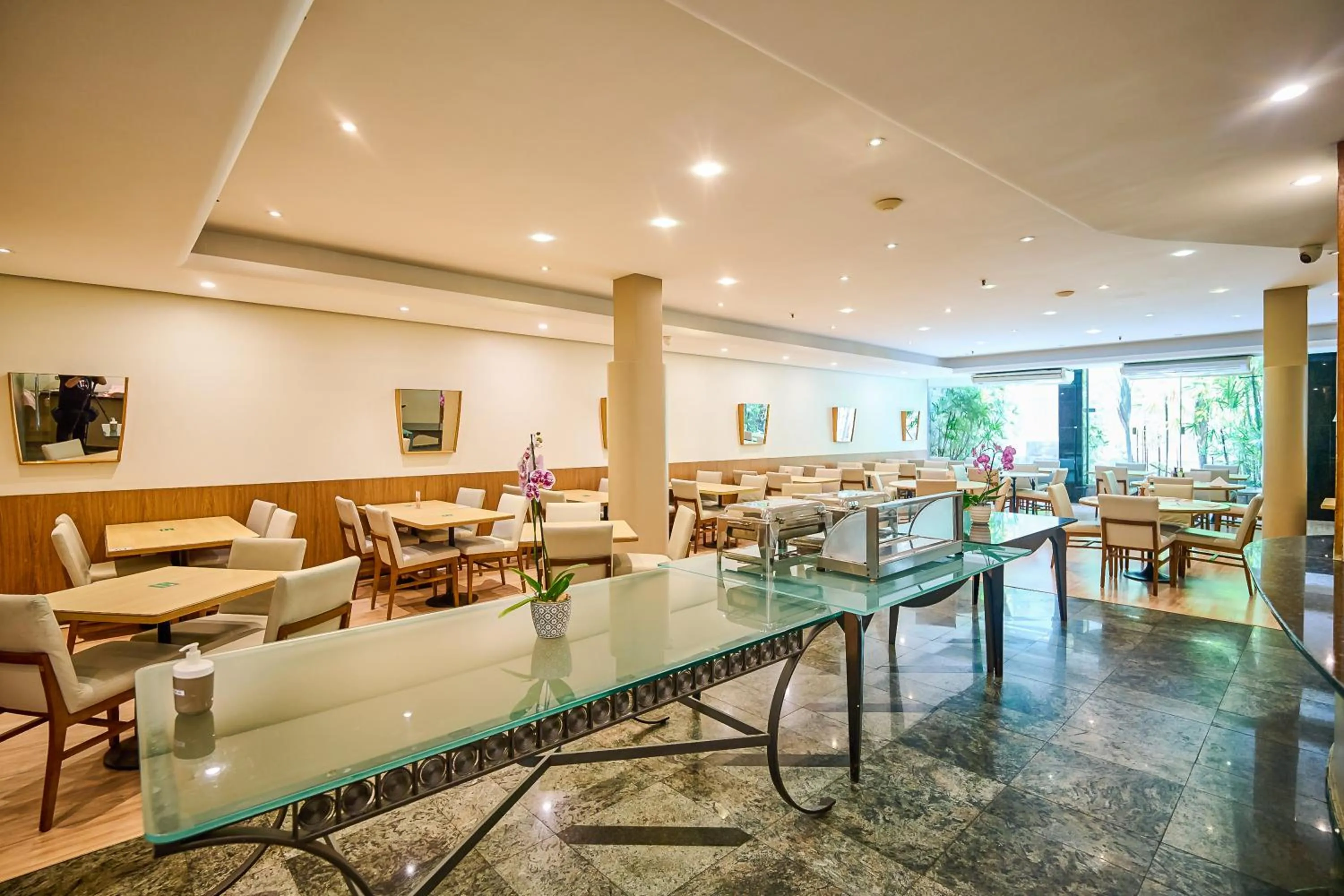 Restaurant/places to eat in South American Copacabana Hotel