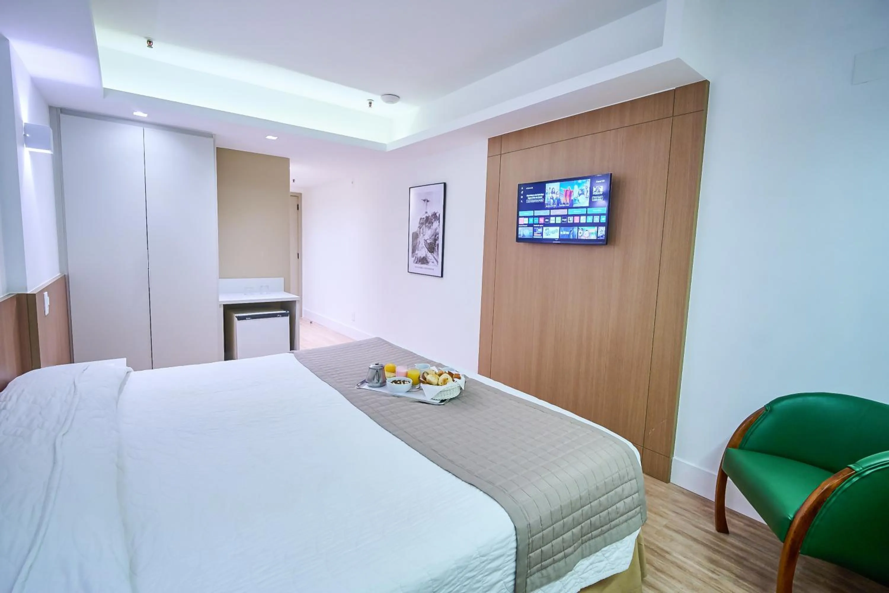 Bedroom, Bed in South American Copacabana Hotel