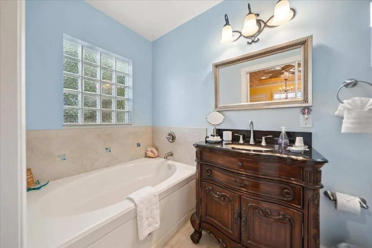 Bathroom in SeaGlass Inn Bed and Breakfast