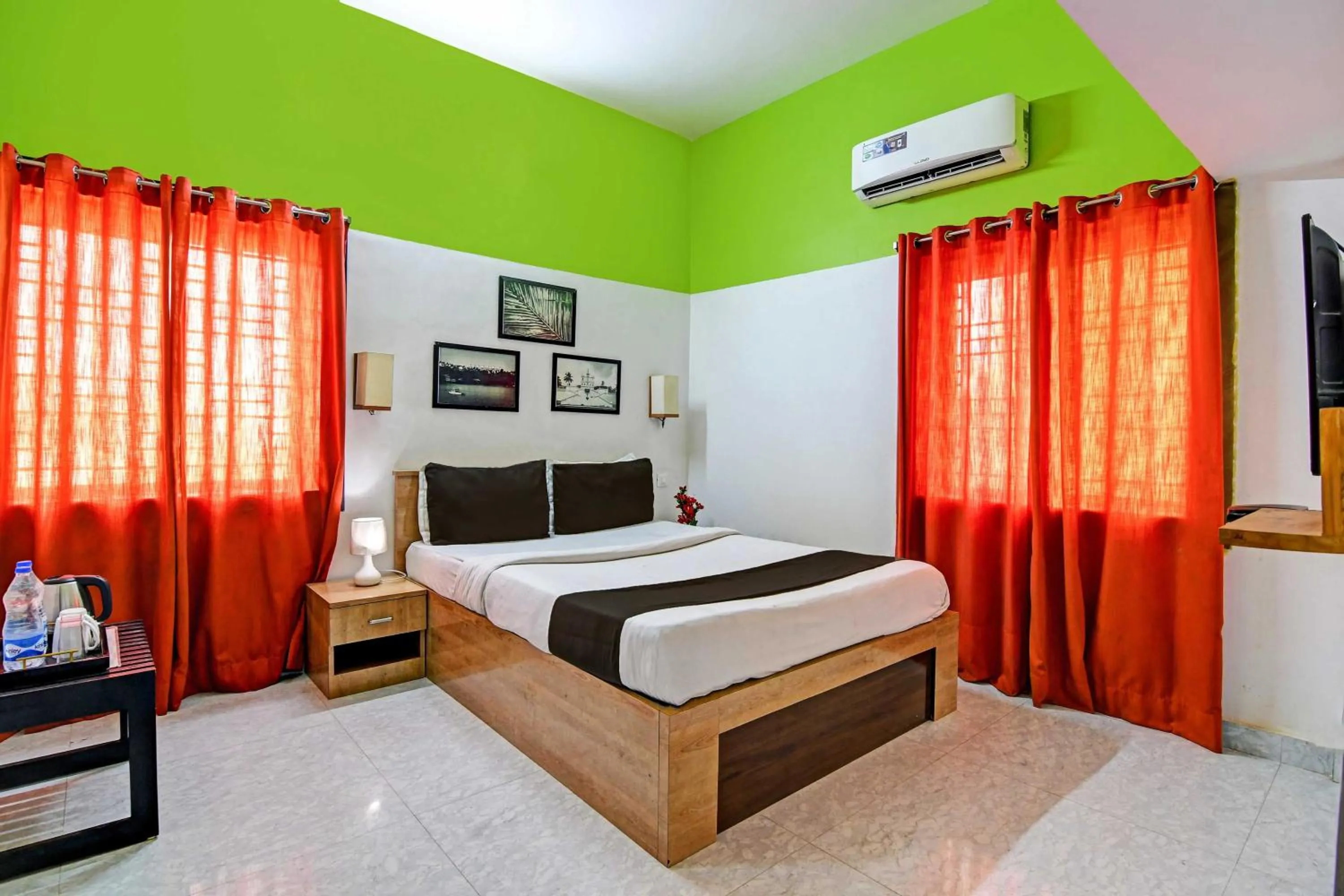 Bedroom, Bed in Hotel O Modern Stay Near ITER