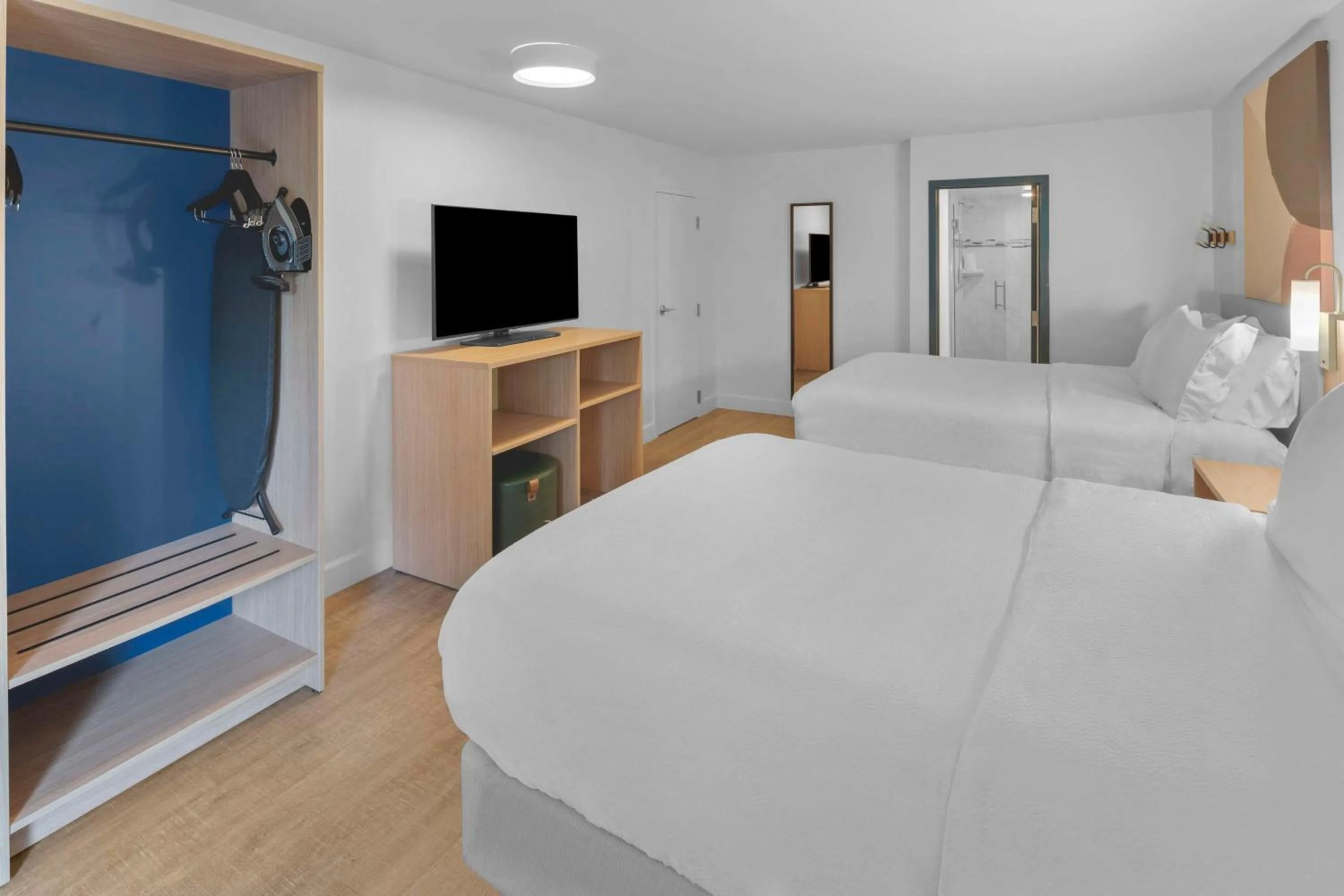 Bed in Best Western Ocean Breeze Inn