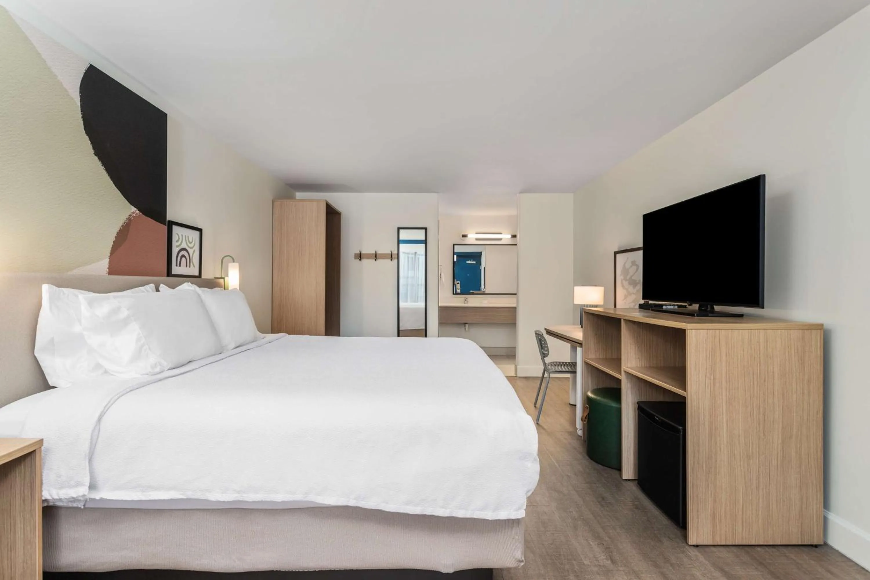 Bed in Best Western Ocean Breeze Inn