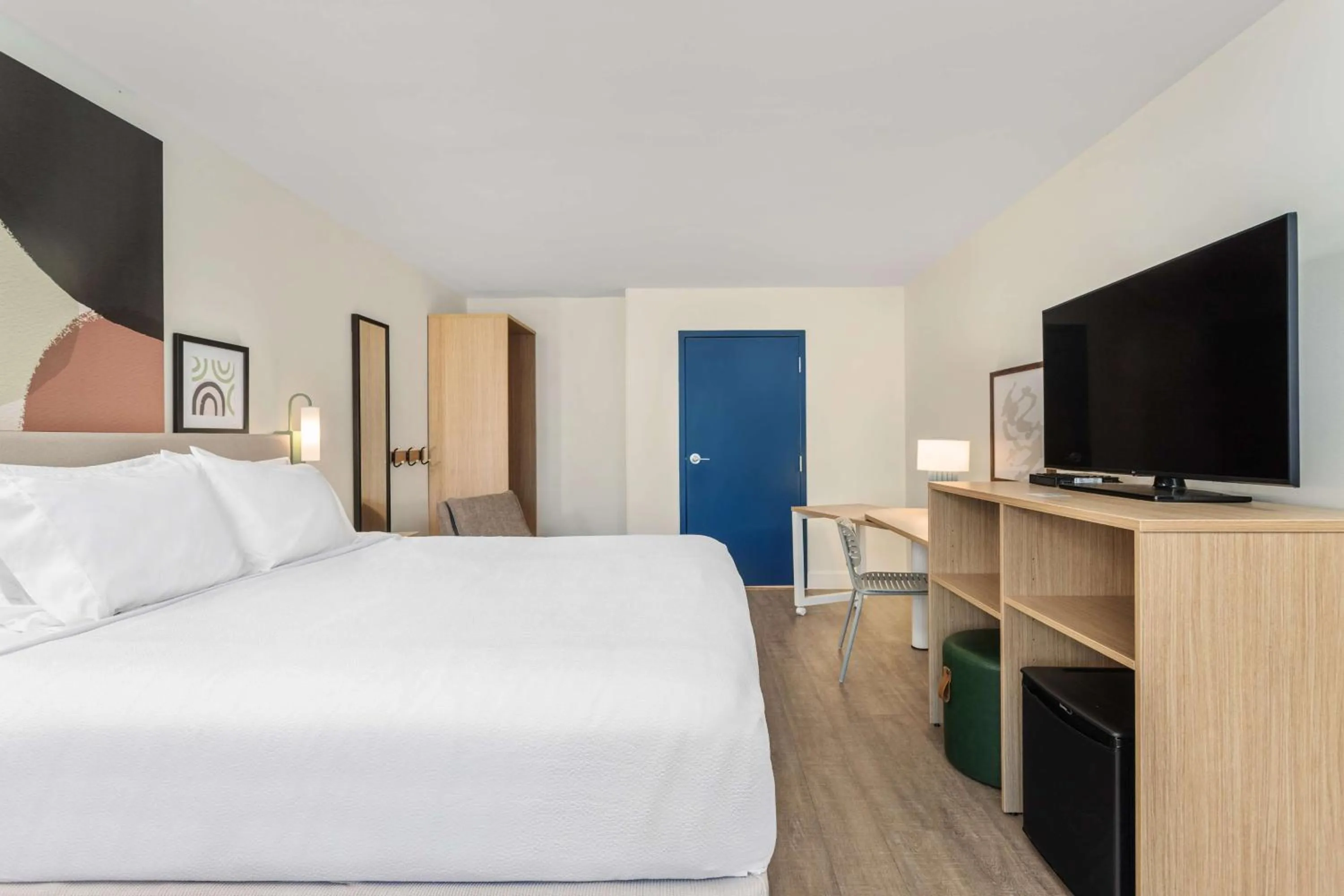 Bed in Best Western Ocean Breeze Inn