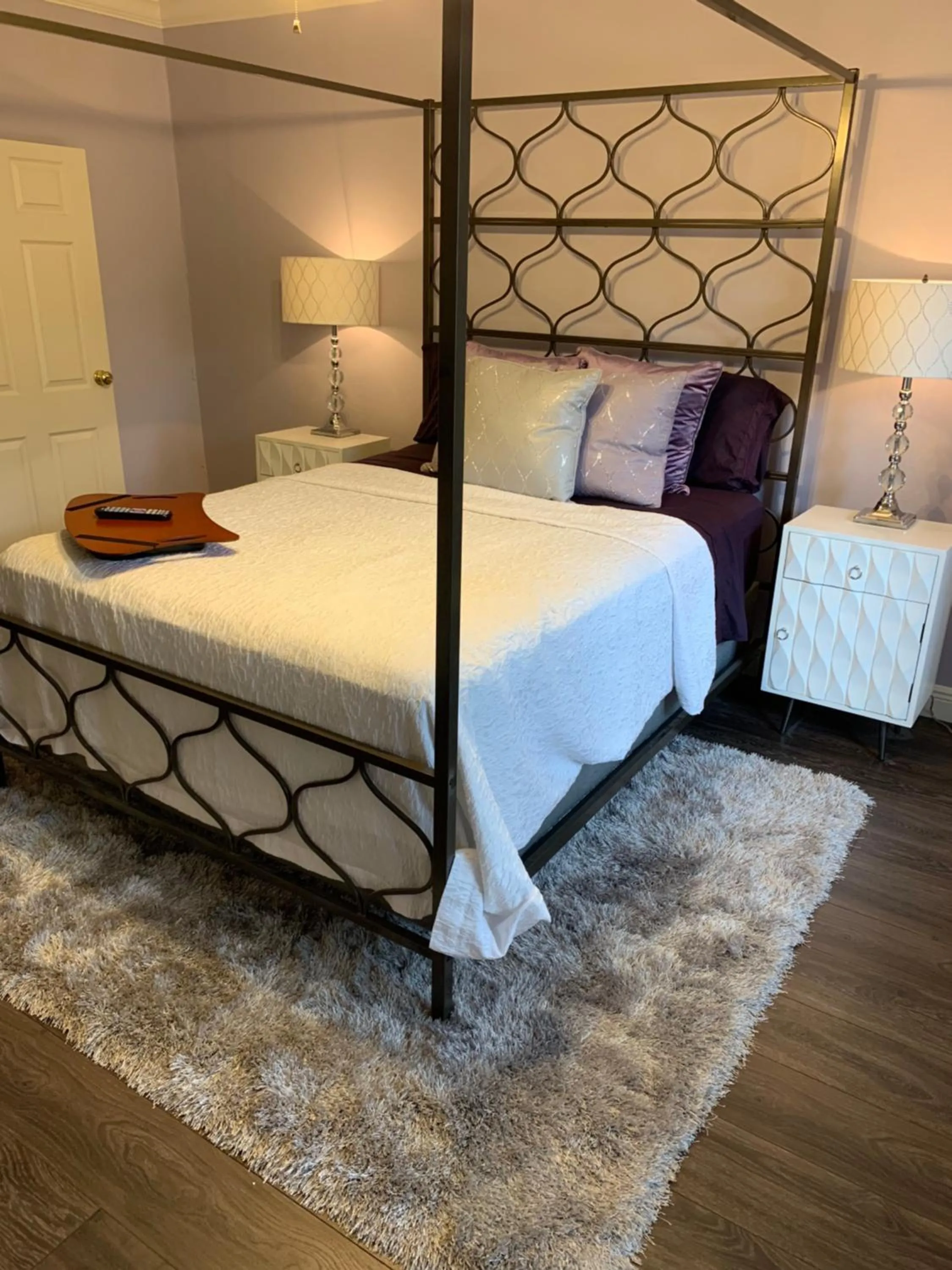 Bed in Huffman House Bed & Breakfast