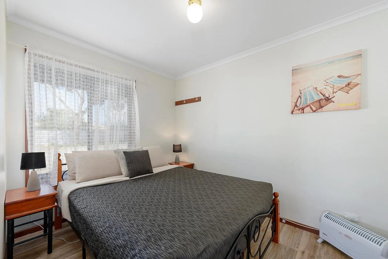 Bedroom, Bed in Moonta Bay Accommodation