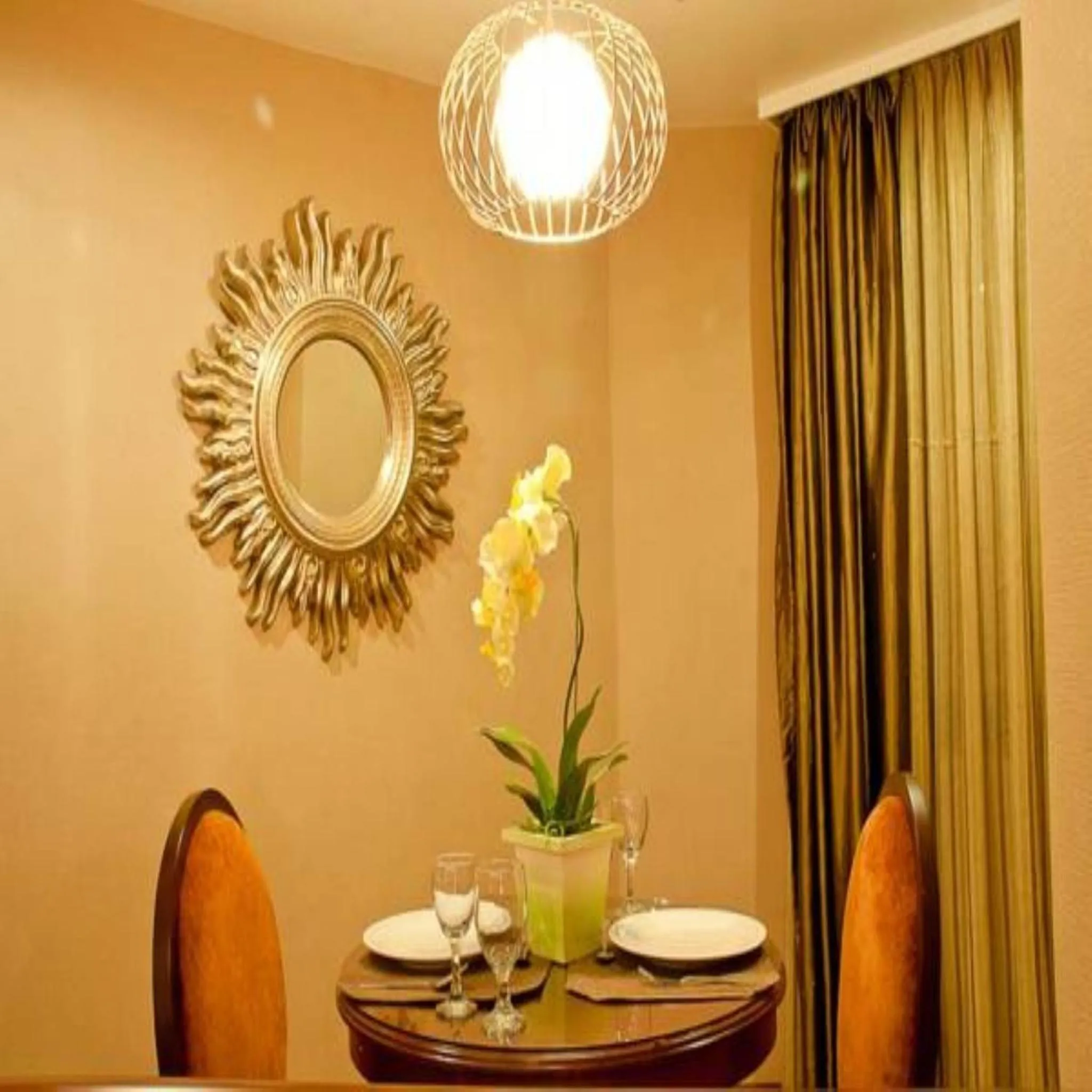 Dining area in Royal Garden Hotel