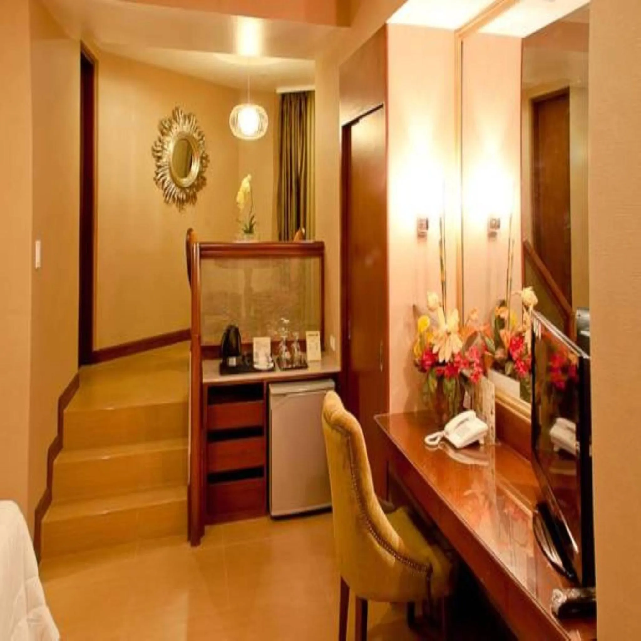 Decorative detail in Royal Garden Hotel