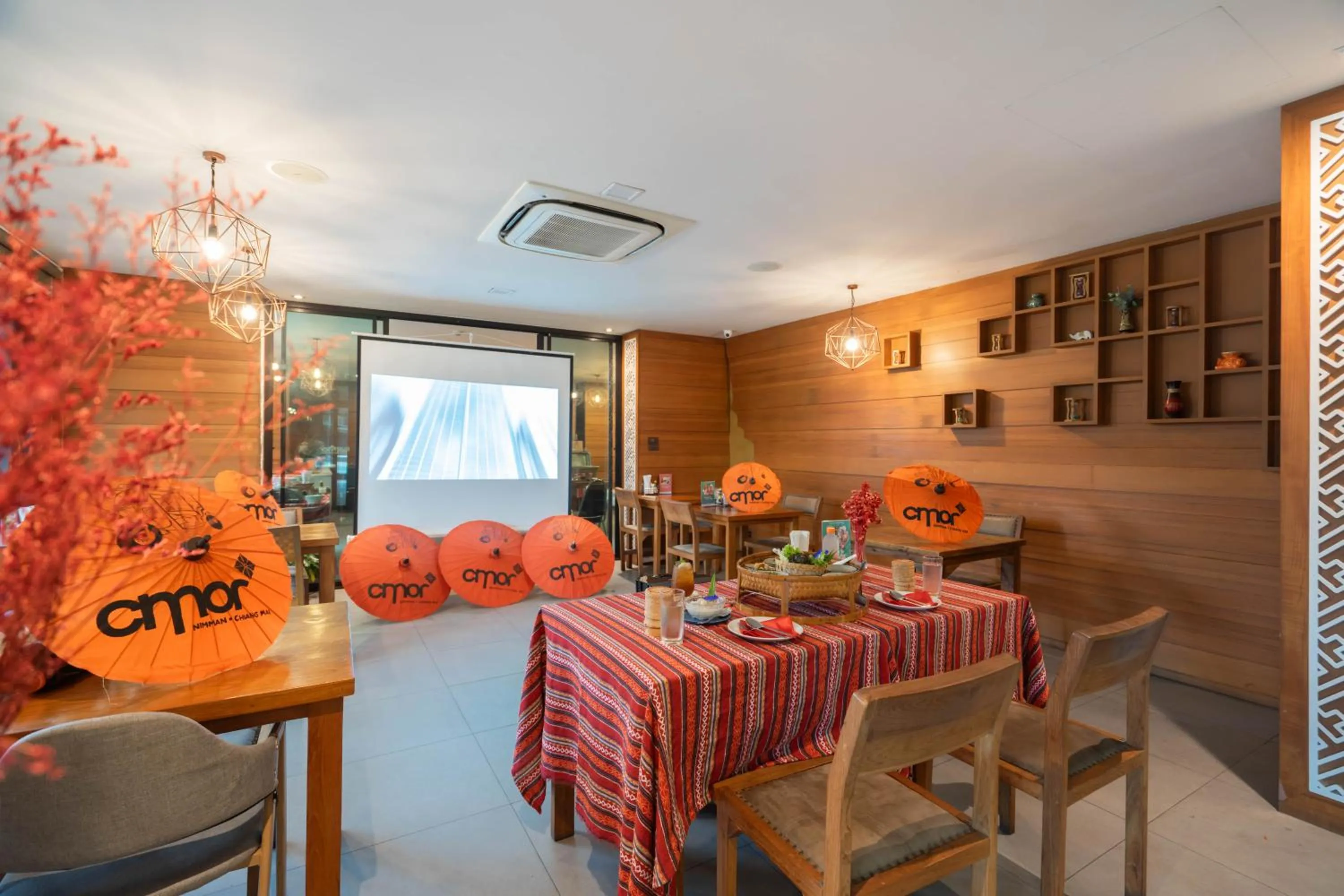 Restaurant/places to eat in Cmor Nimman by Recall Hotels