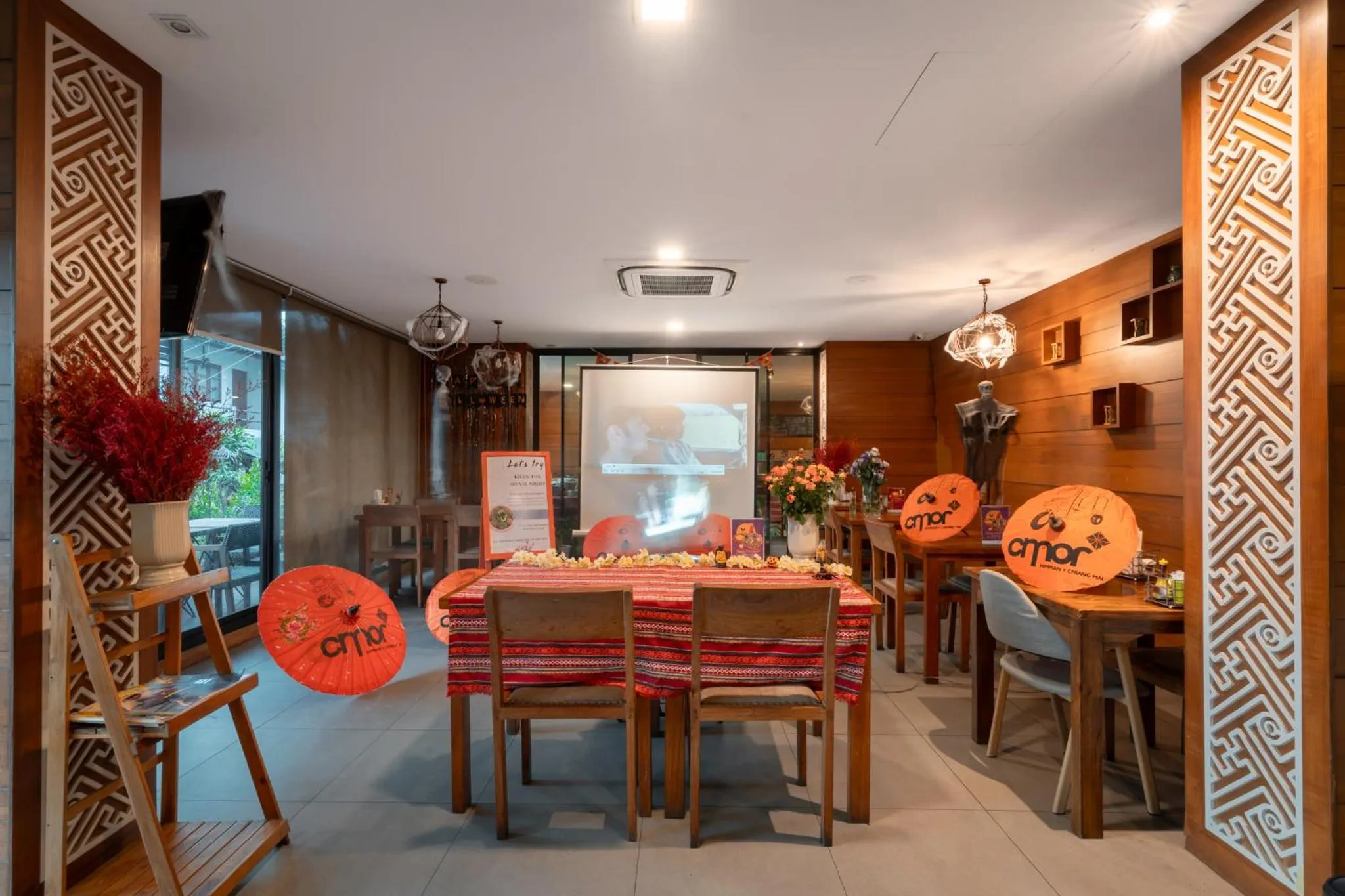 Restaurant/places to eat in Cmor Nimman by Recall Hotels