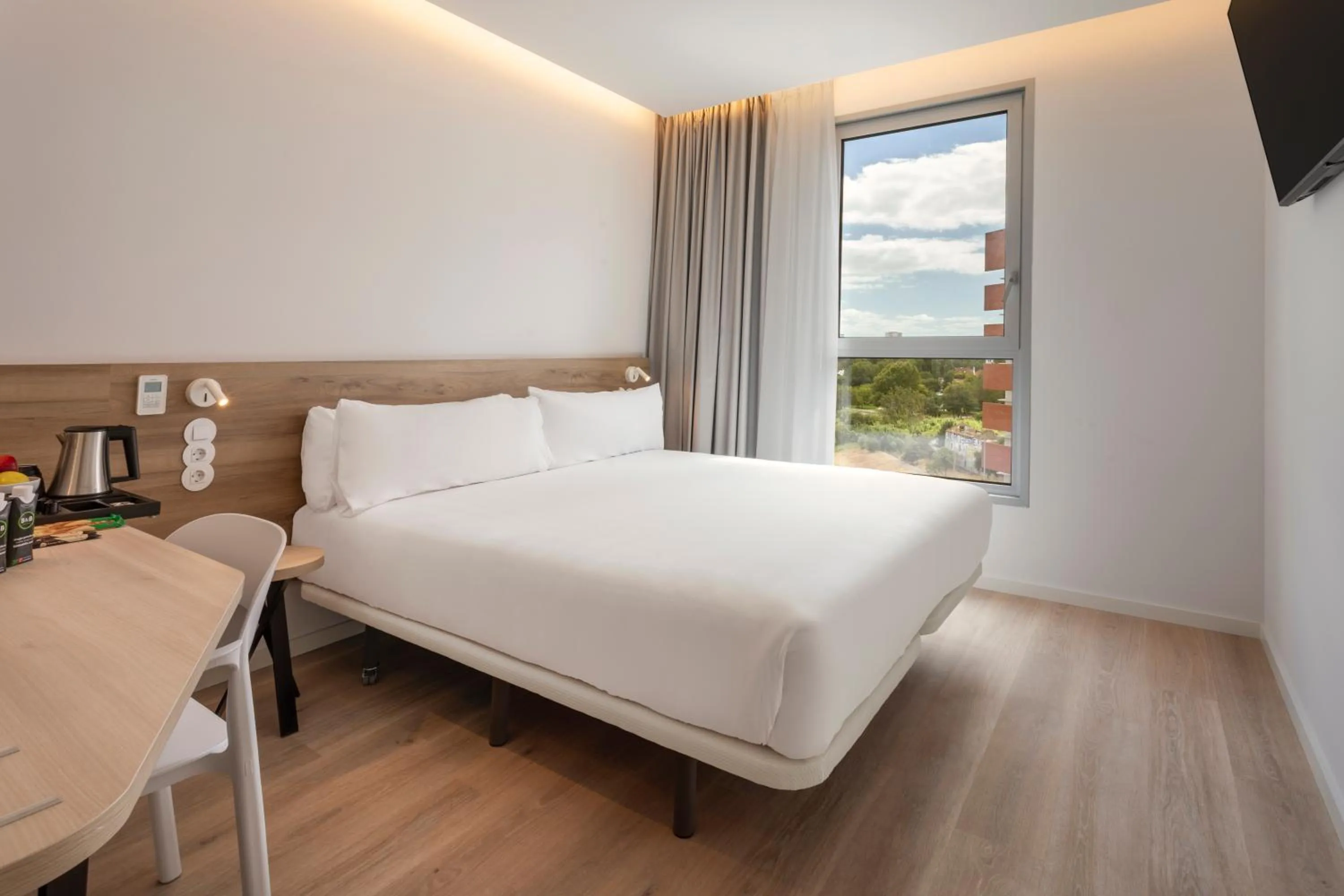 Bed in B&B HOTEL Setúbal Bonfim