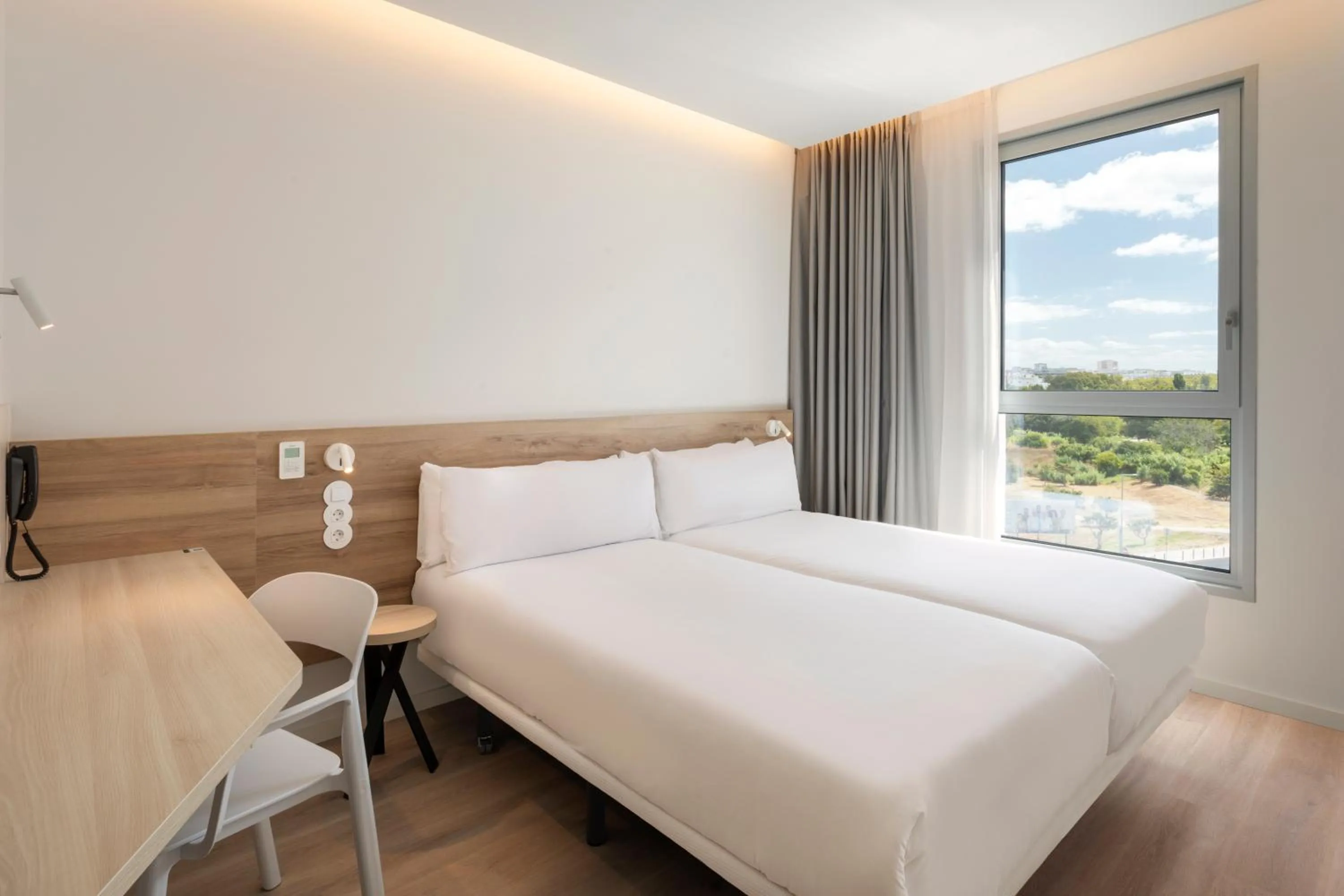 Bed in B&B HOTEL Setúbal Bonfim