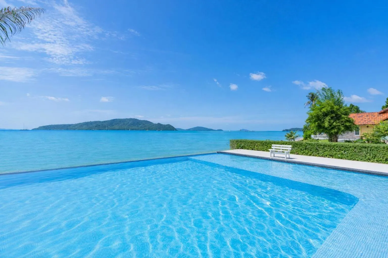 Swimming pool in Fisherman Way Beach Villa