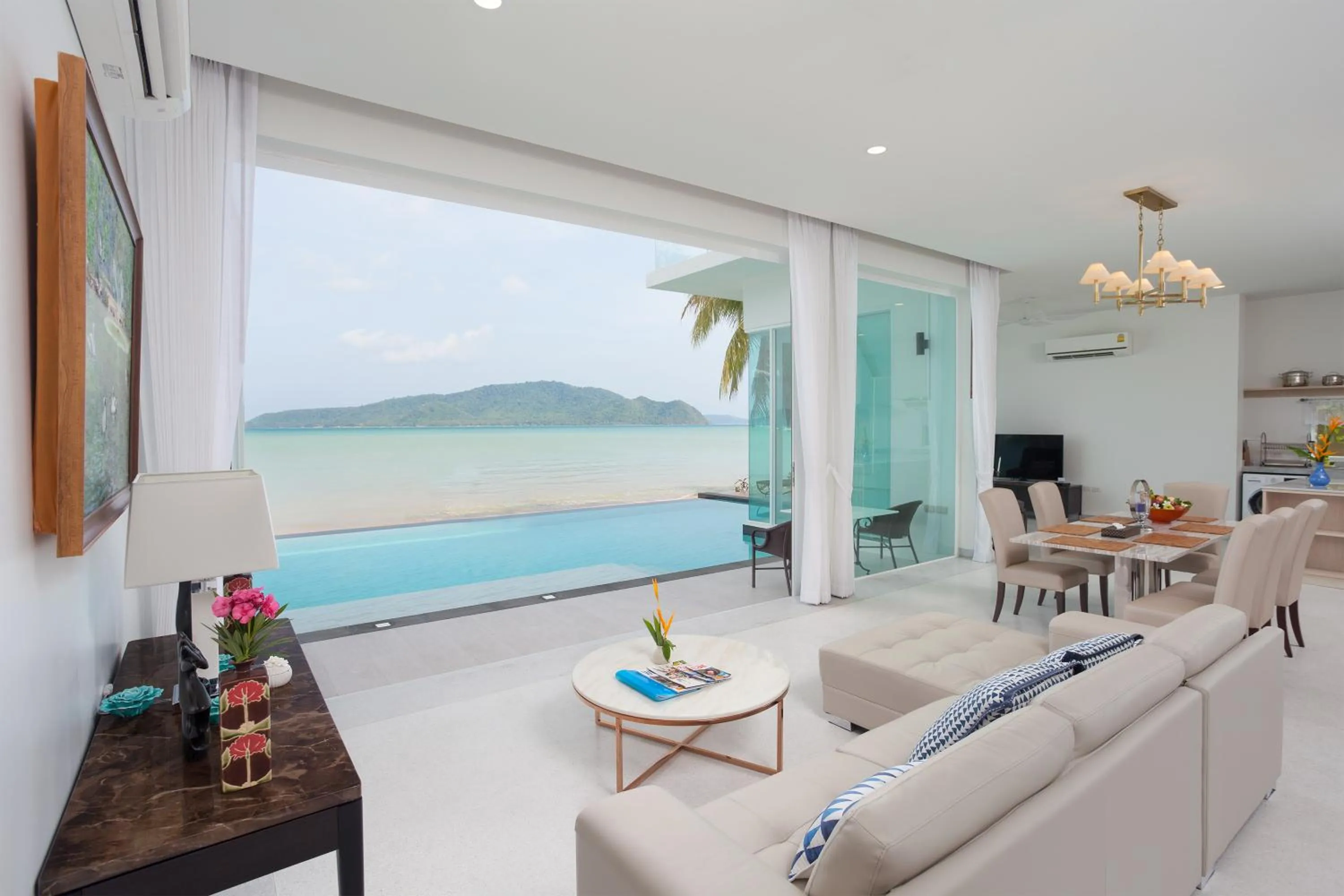 Living room in Fisherman Way Beach Villa