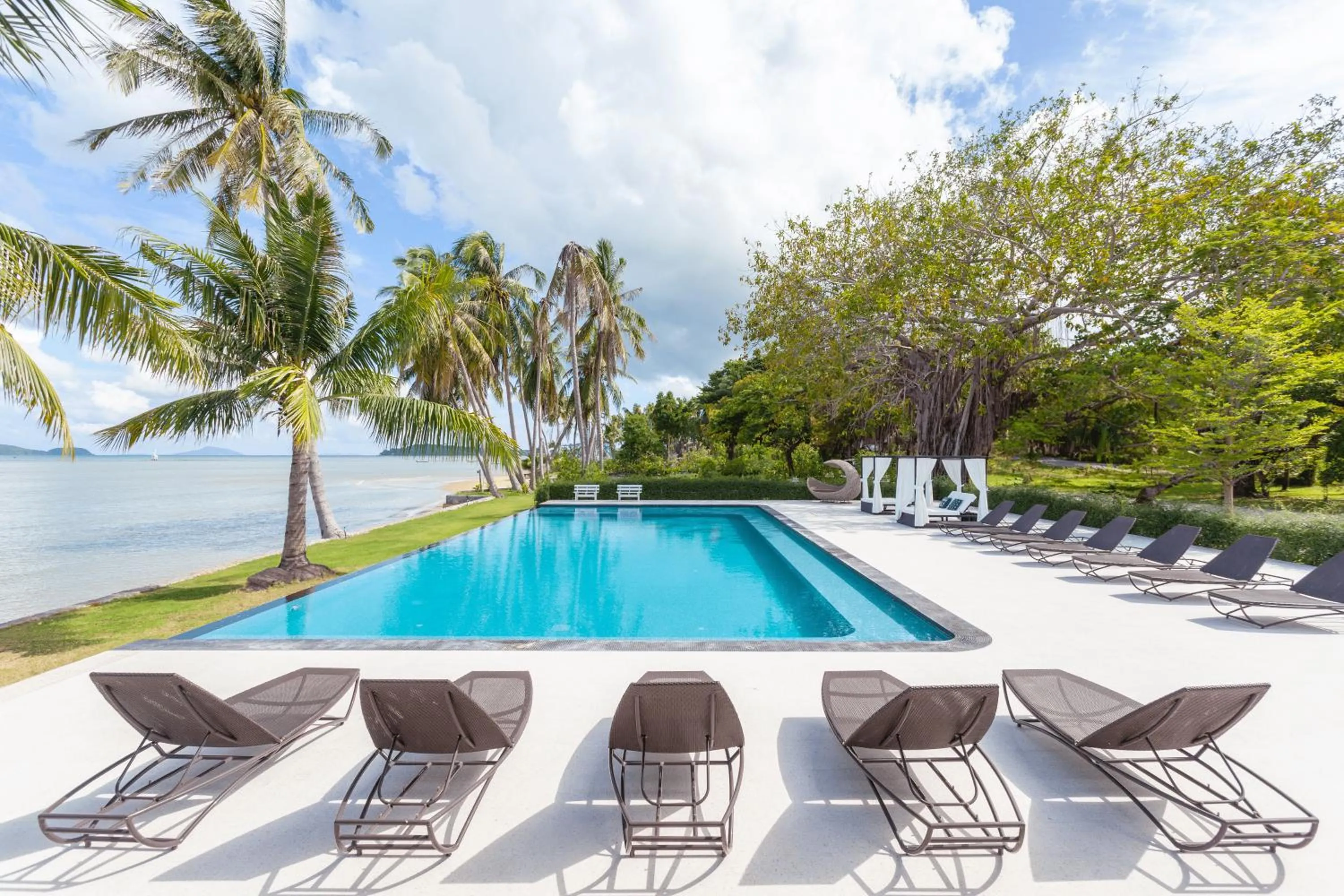 Swimming pool in Fisherman Way Beach Villa