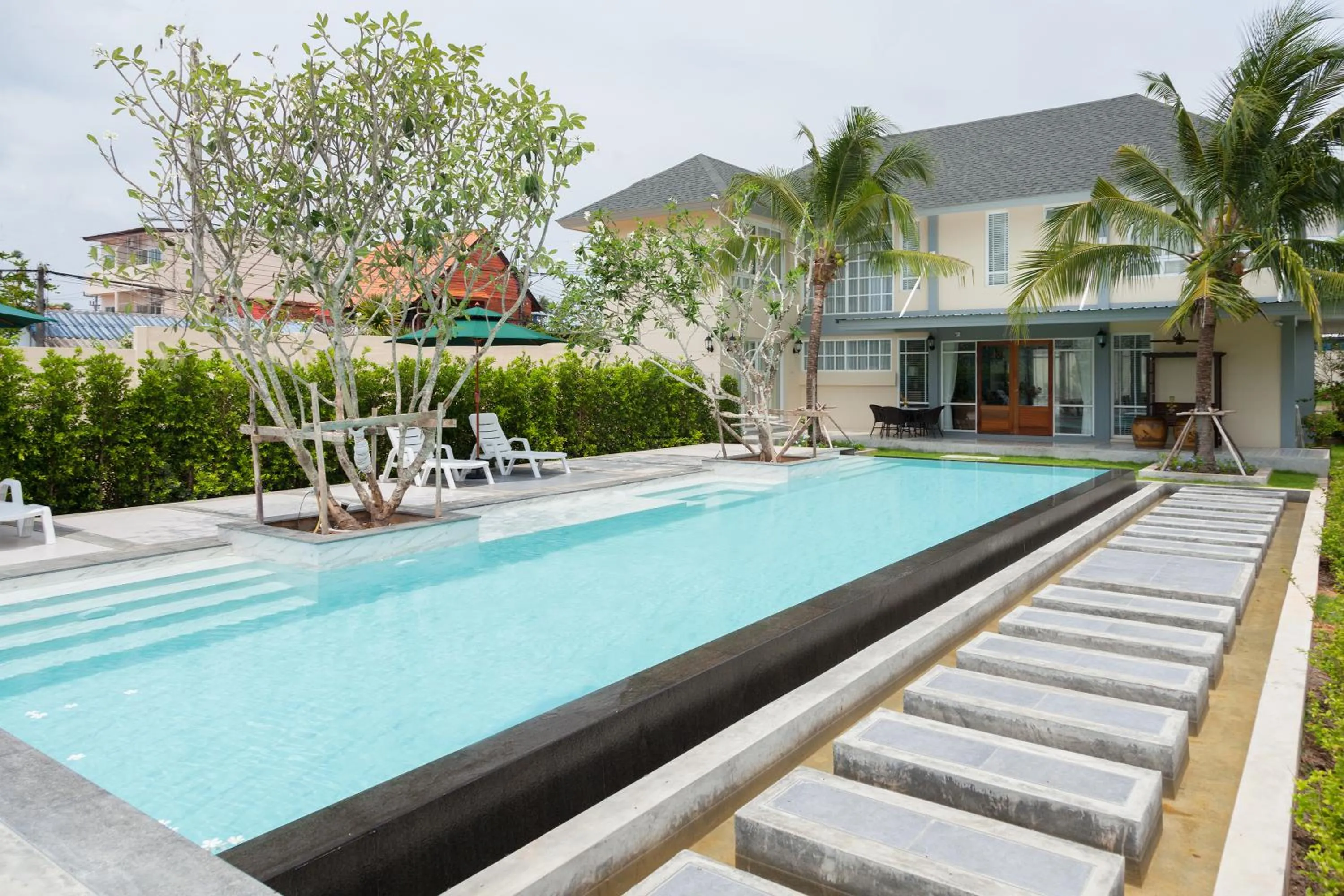 Swimming pool in Fisherman Way Beach Villa