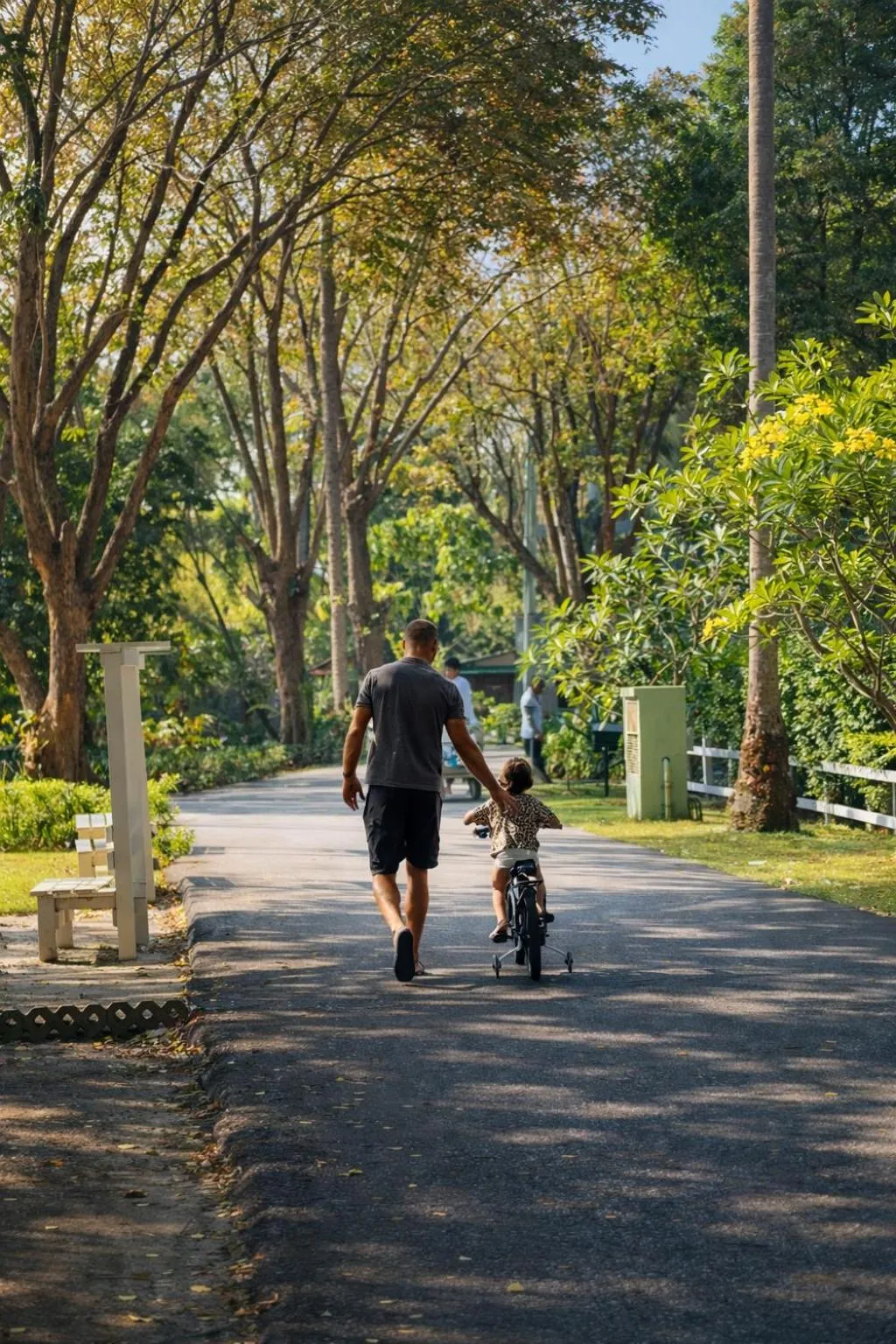 People in Fisherman Way Beach Villa