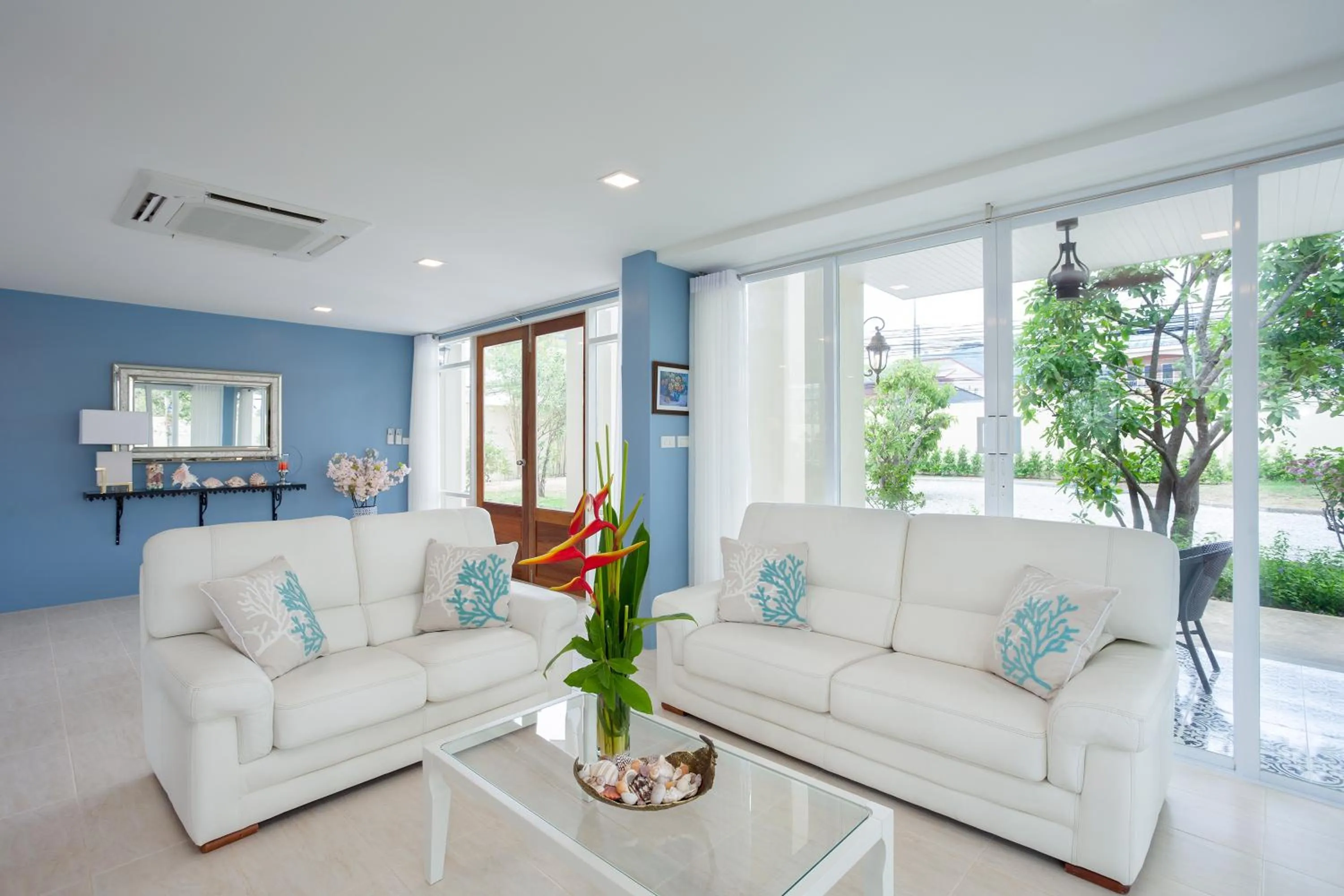 Living room in Fisherman Way Beach Villa