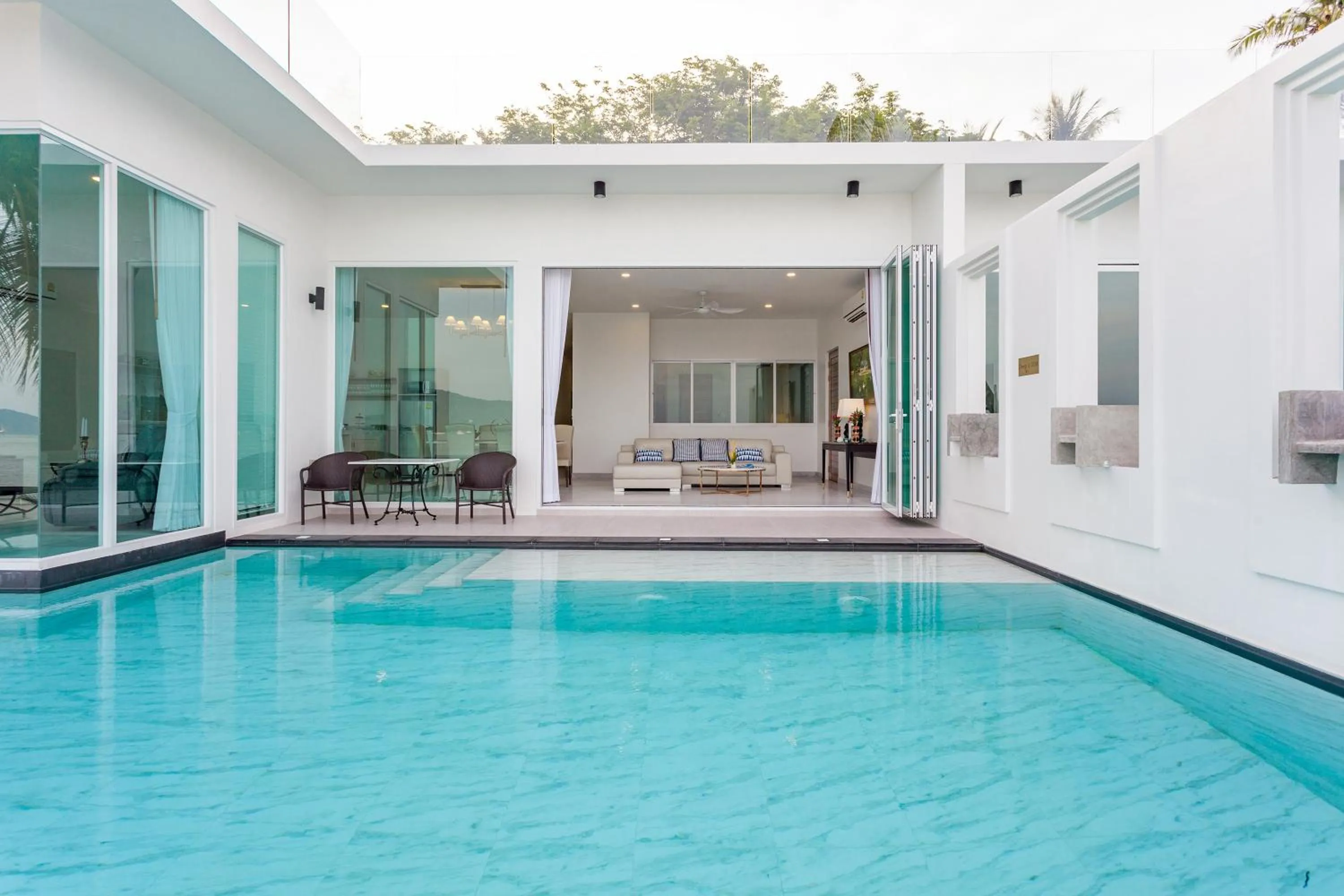 Swimming pool in Fisherman Way Beach Villa