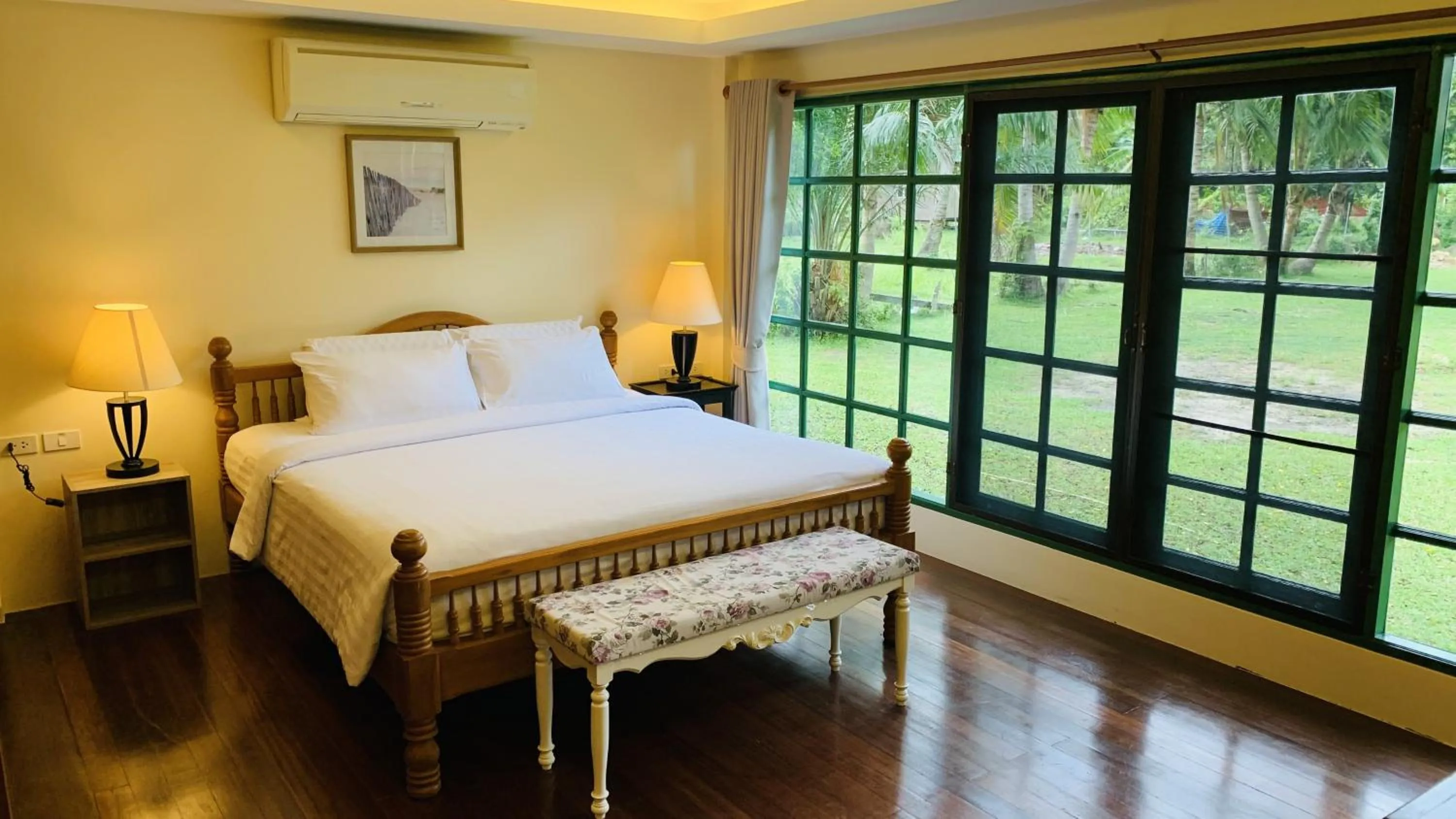 Bed in Fisherman Way Beach Villa
