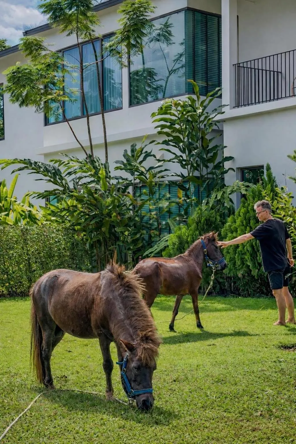People in Fisherman Way Beach Villa