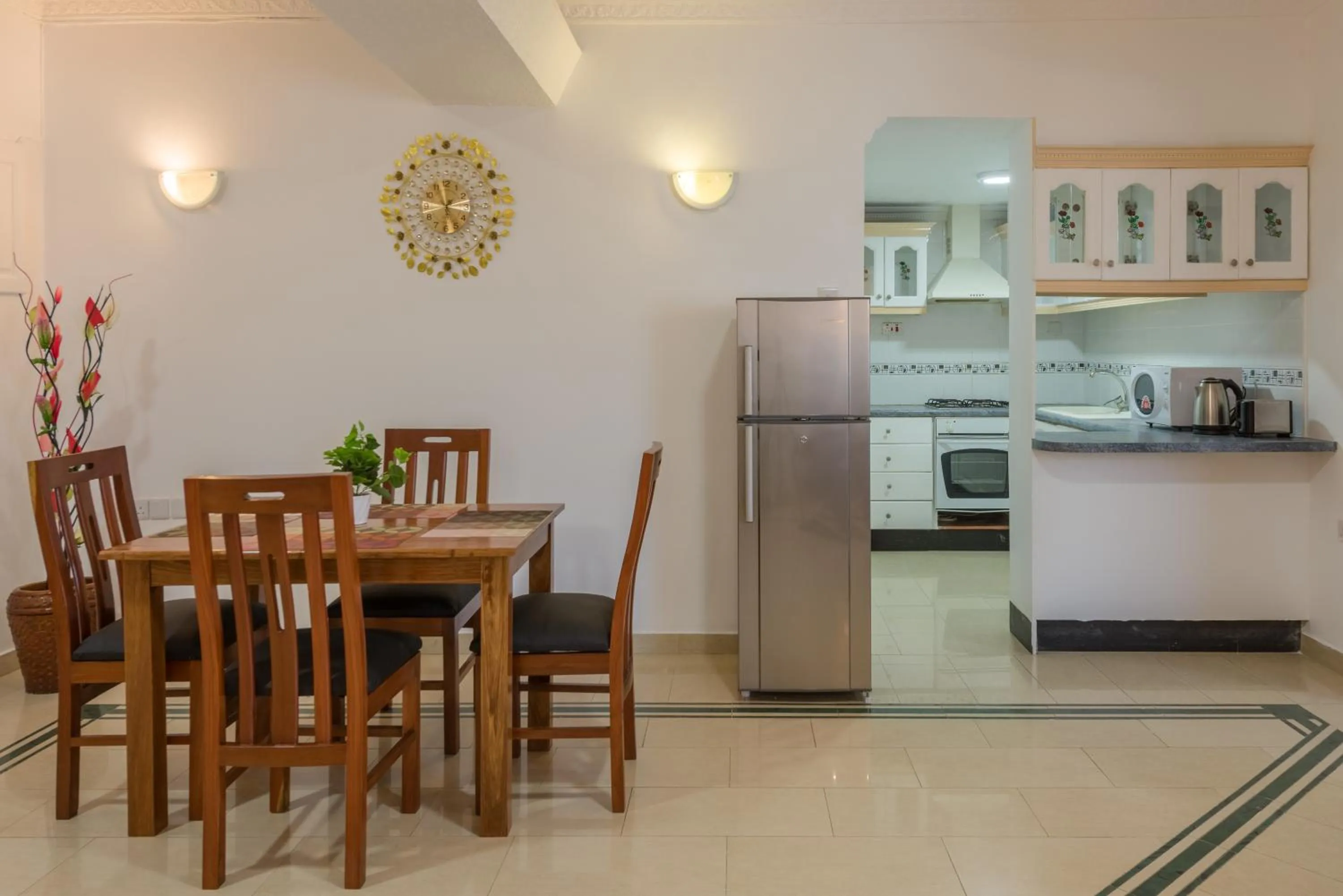 Kitchen or kitchenette in Hotel Raha Tower