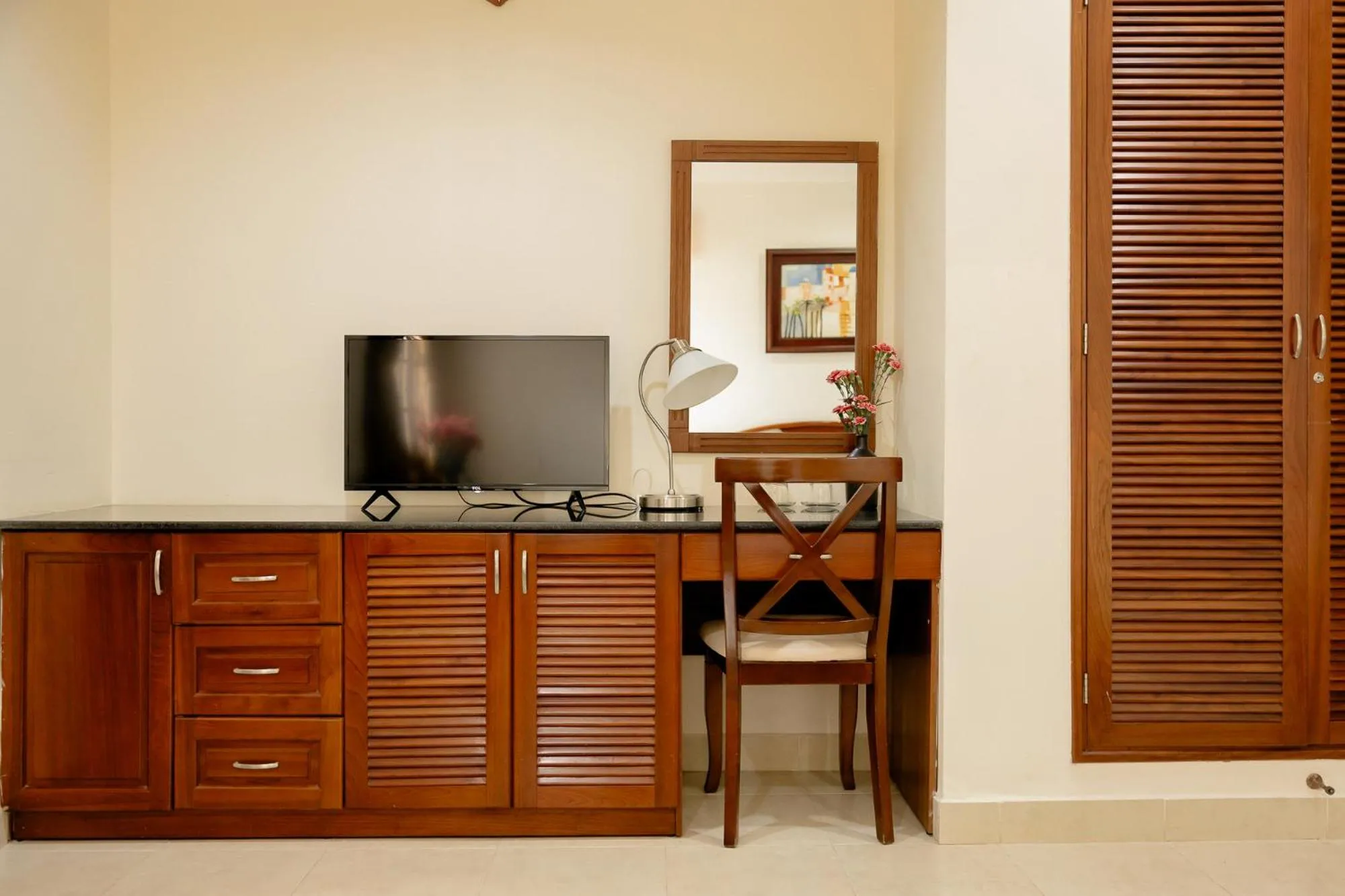 TV and multimedia in Hùng Phong Hotel - Near Dalat Market