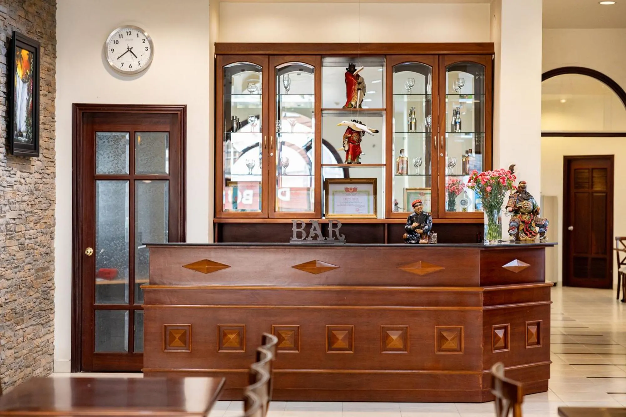 Lounge or bar in Hùng Phong Hotel - Near Dalat Market