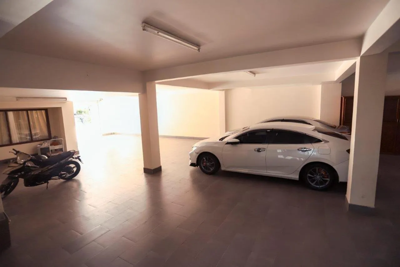 Parking in Hùng Phong Hotel - Near Dalat Market