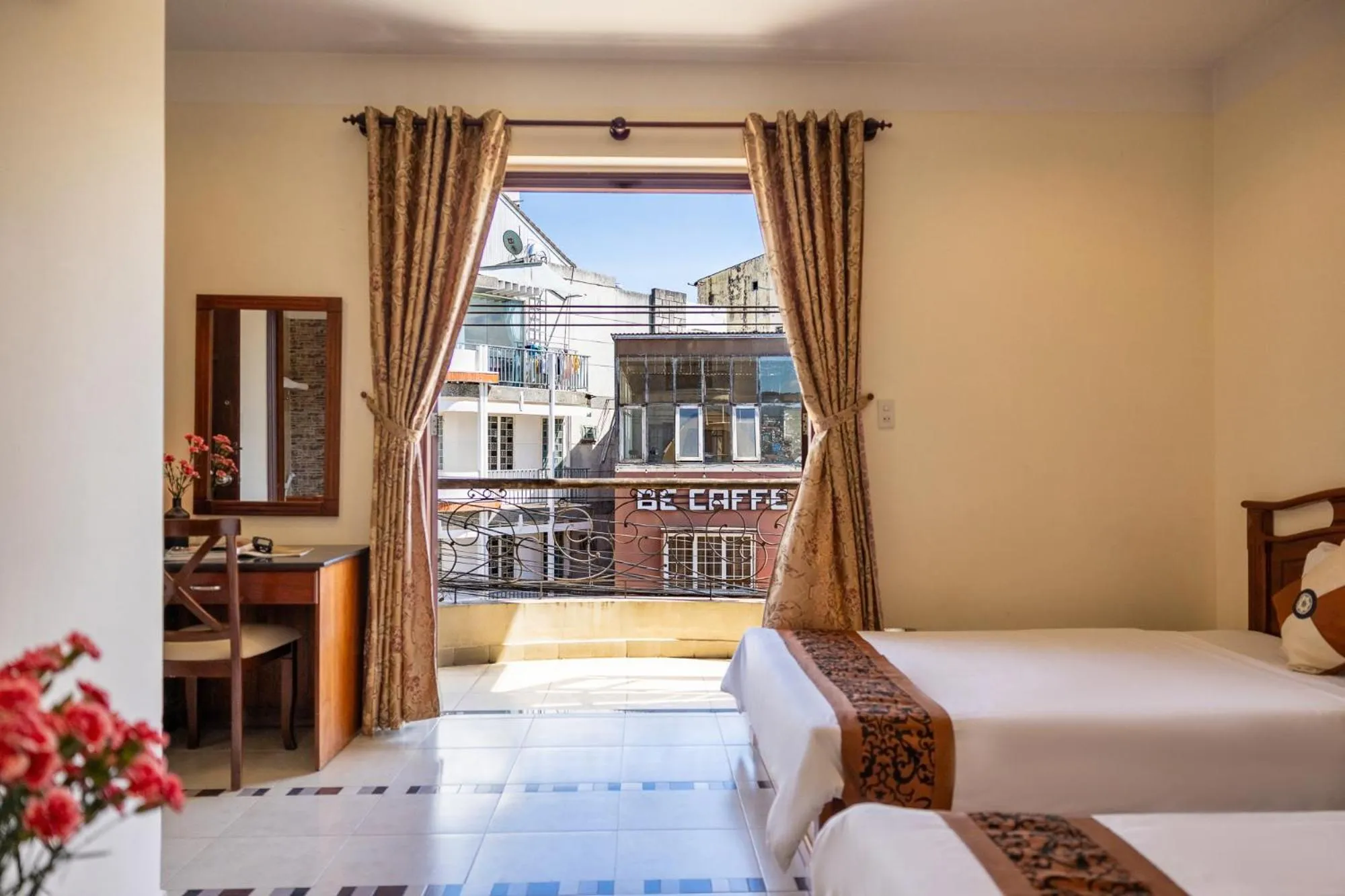 Balcony/Terrace, Bed in Hùng Phong Hotel - Near Dalat Market