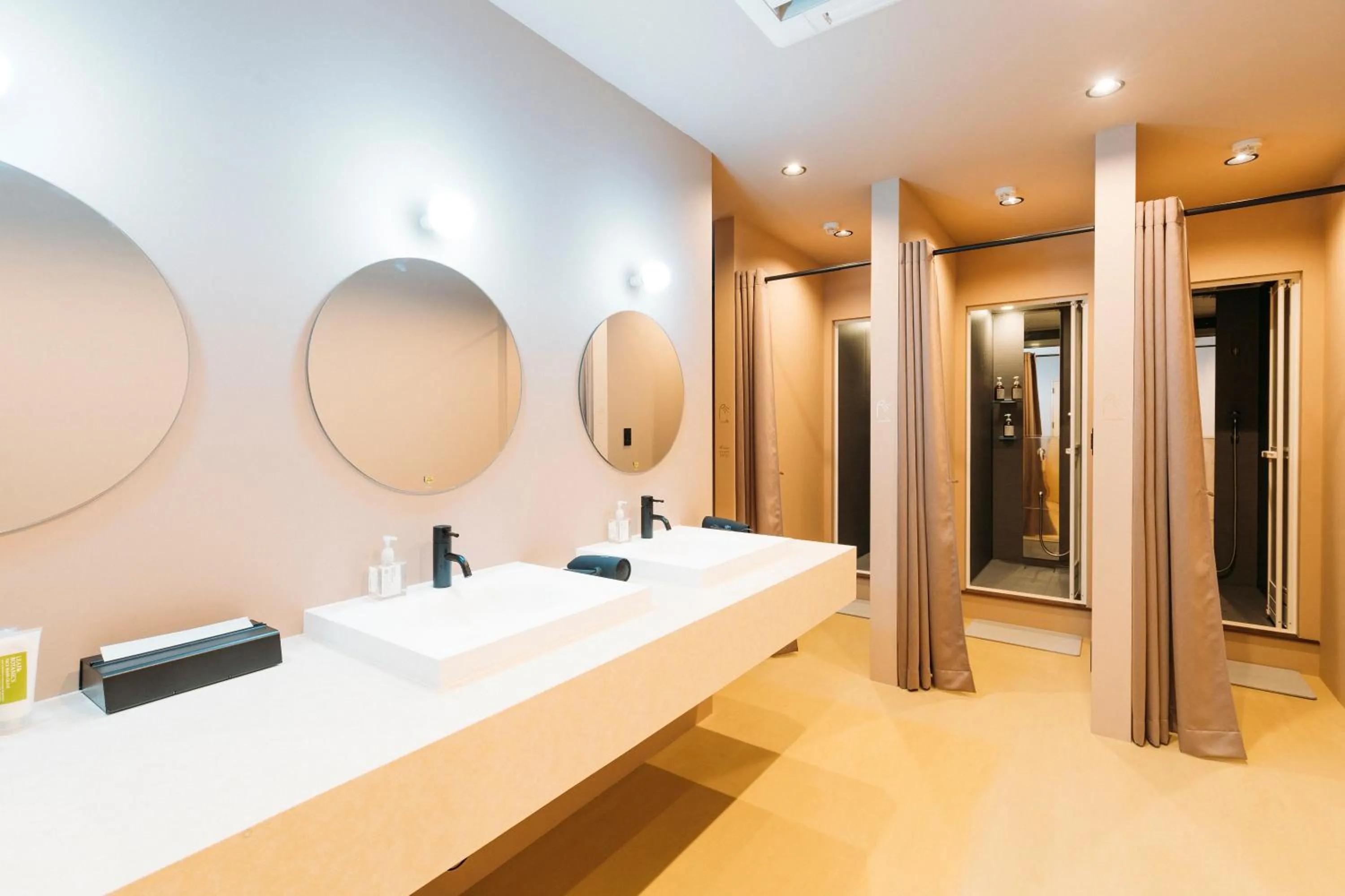 Shower in Nagasaki House Burabura