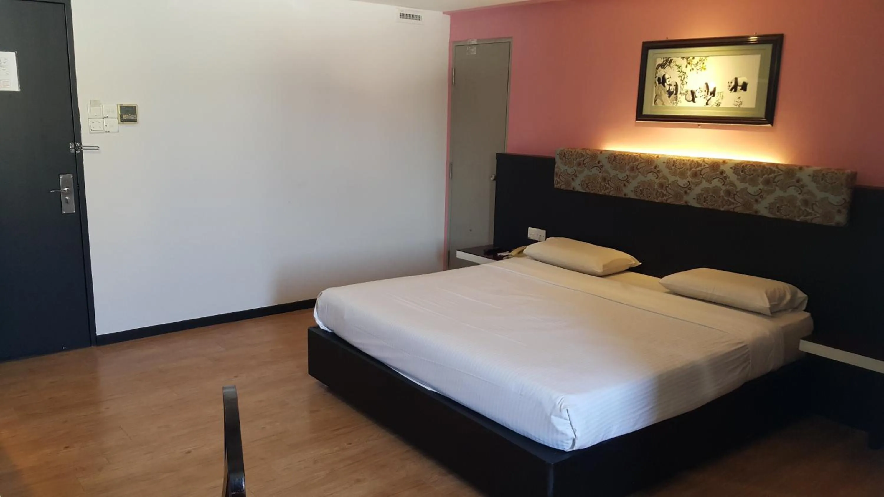 Bed in Red Rock Hotel Penang