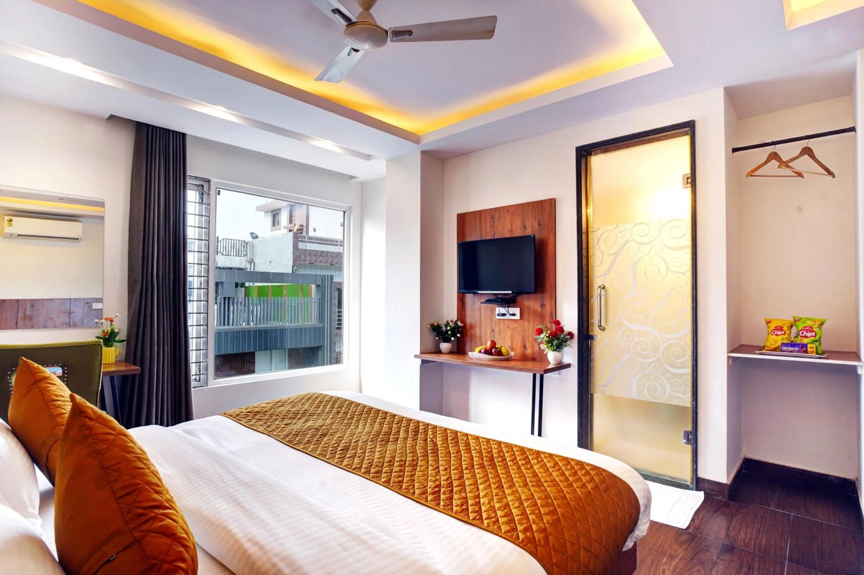 Communal lounge/ TV room, Bed in Hotel Cabana 5 Mins Walking Distance From NDLS Station