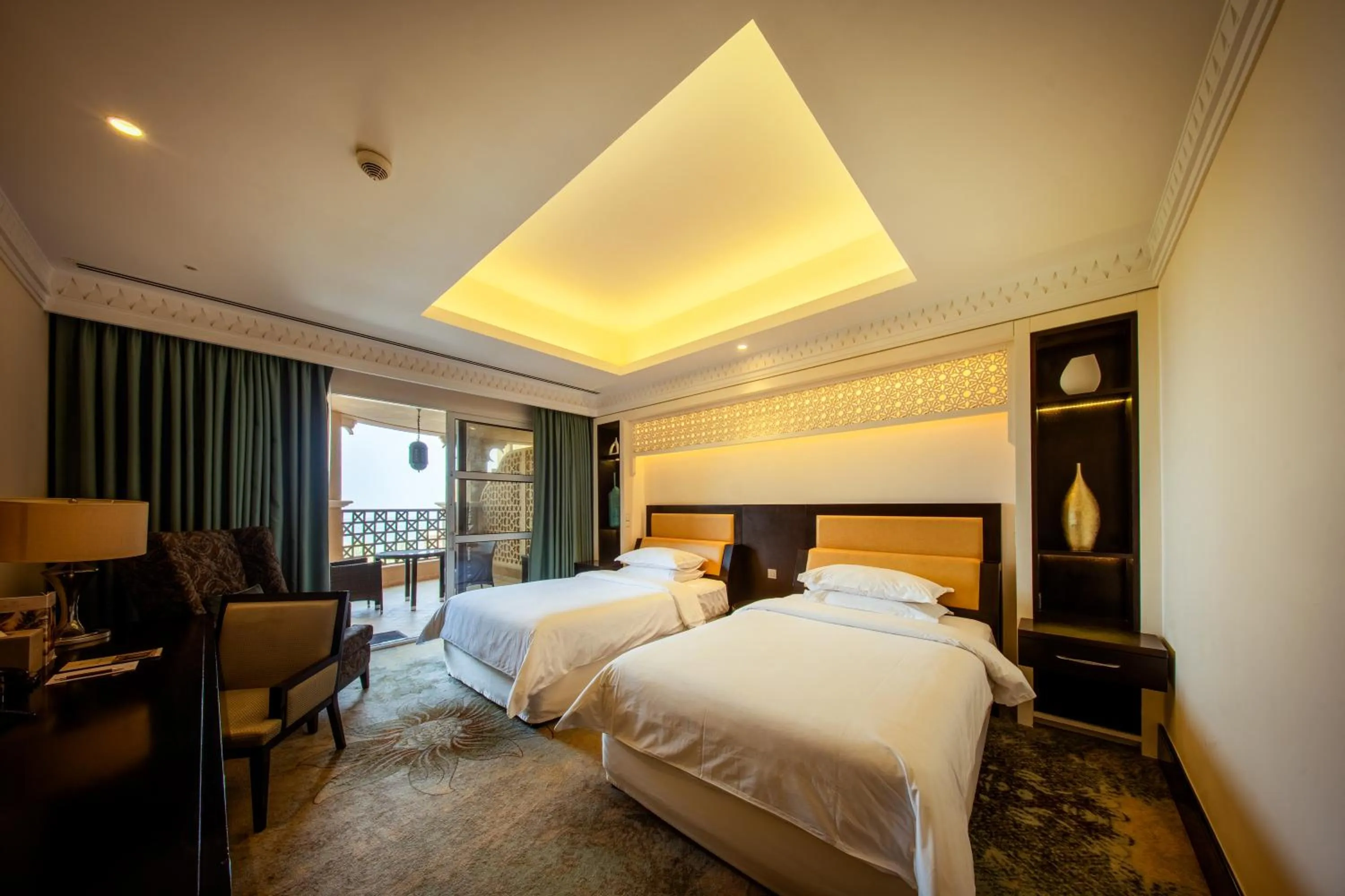Bedroom, Bed in Sheraton Sharjah Beach Resort and Spa