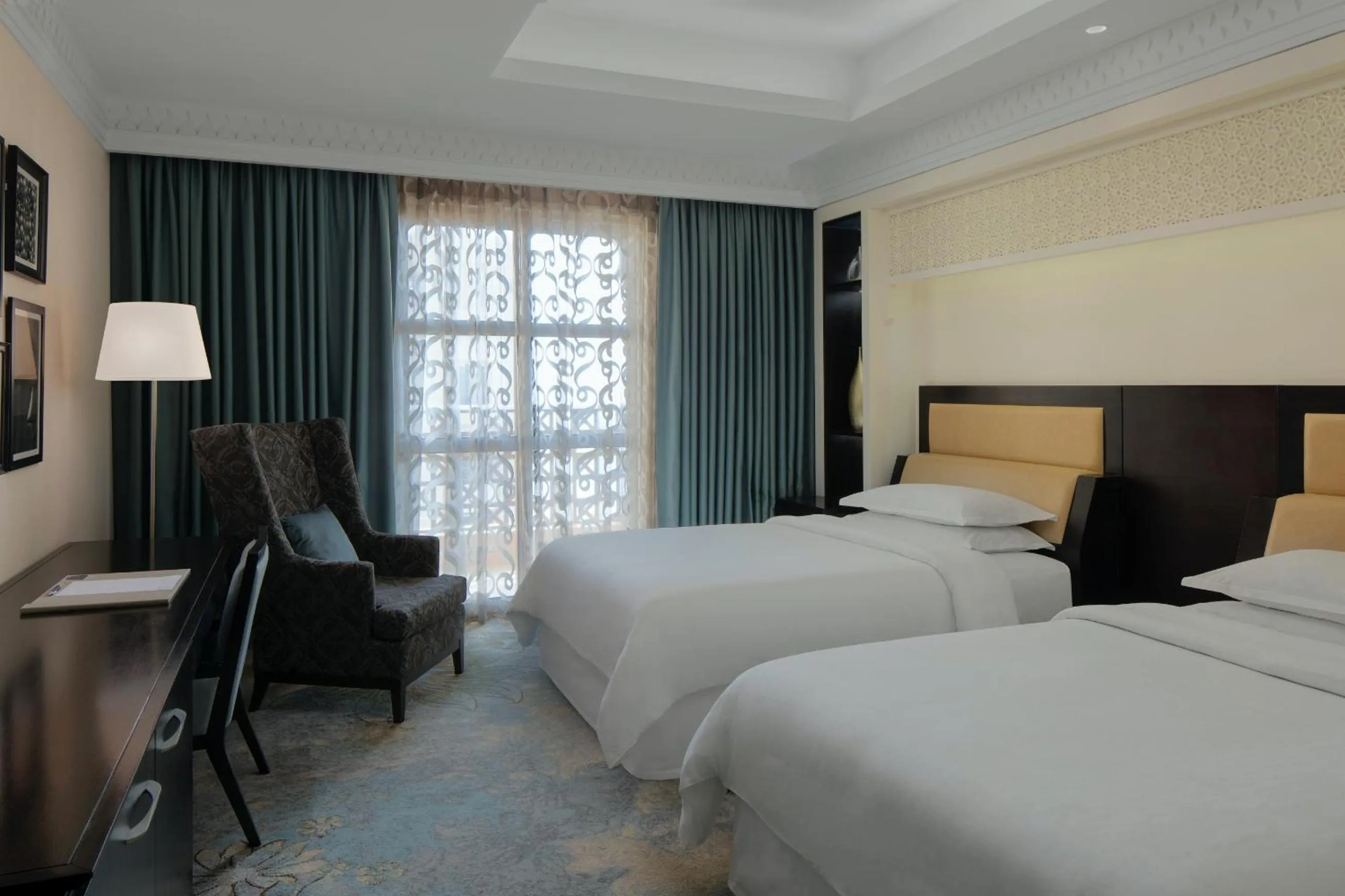 Bedroom, Bed in Sheraton Sharjah Beach Resort and Spa