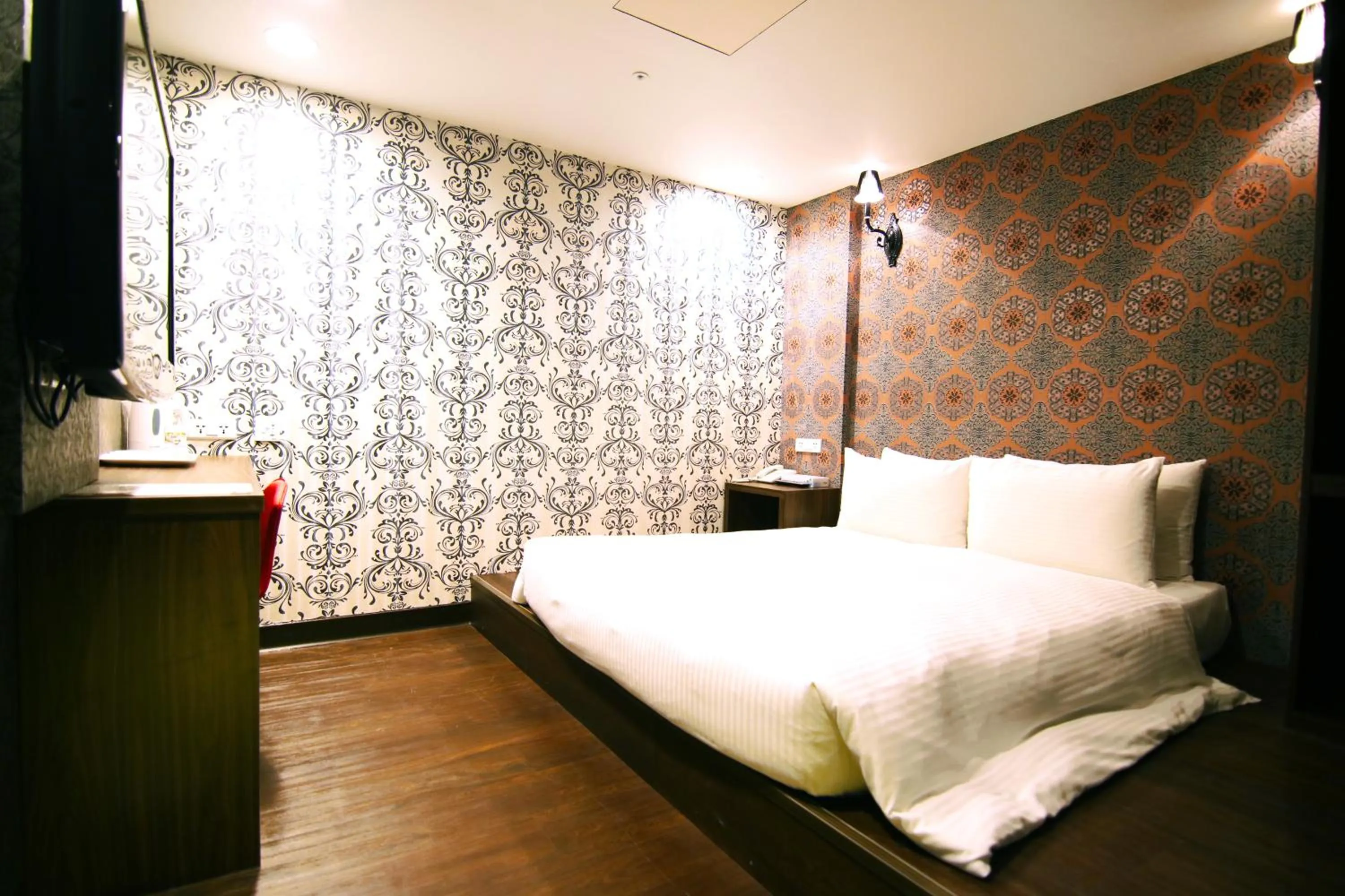 Photo of the whole room, Bed in LIHO Hotel Hankou