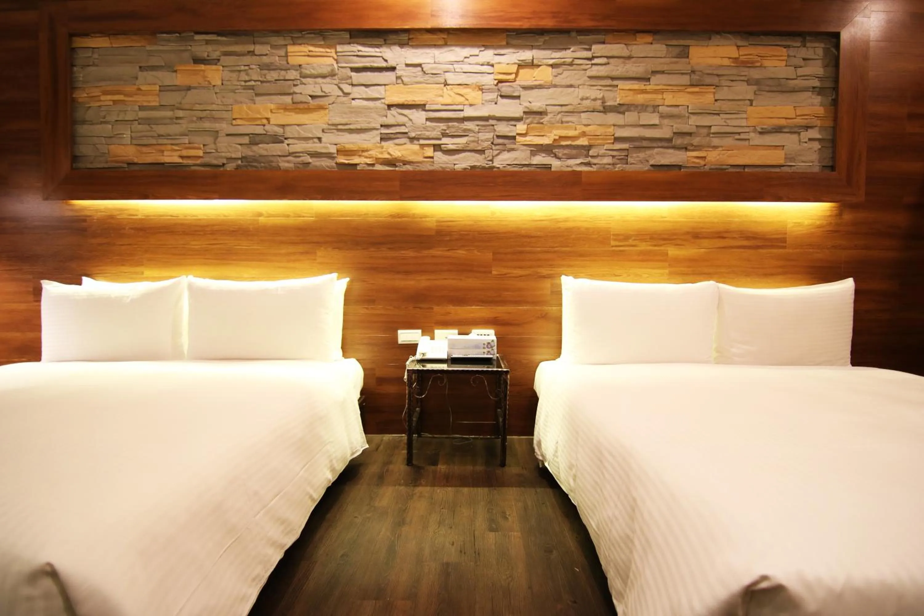 Photo of the whole room, Bed in LIHO Hotel Hankou