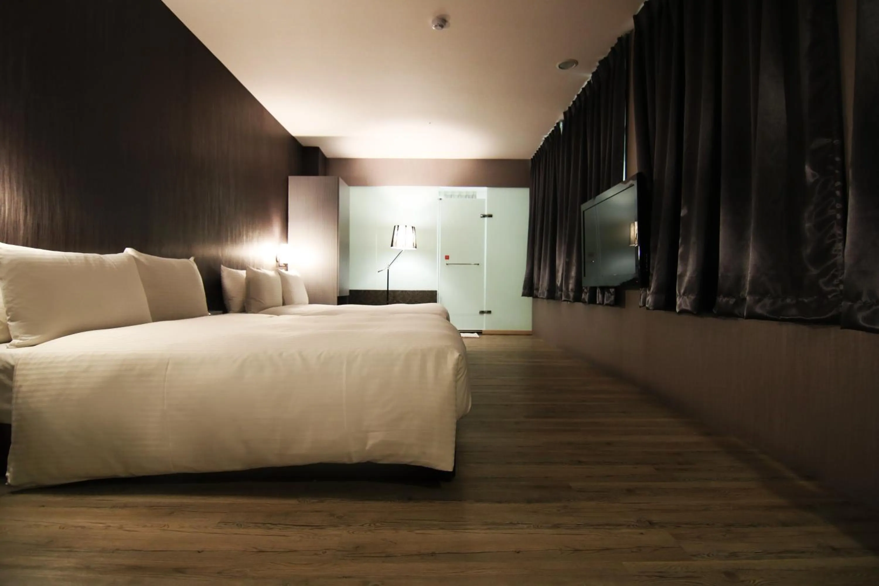 Photo of the whole room, Bed in LIHO Hotel Hankou