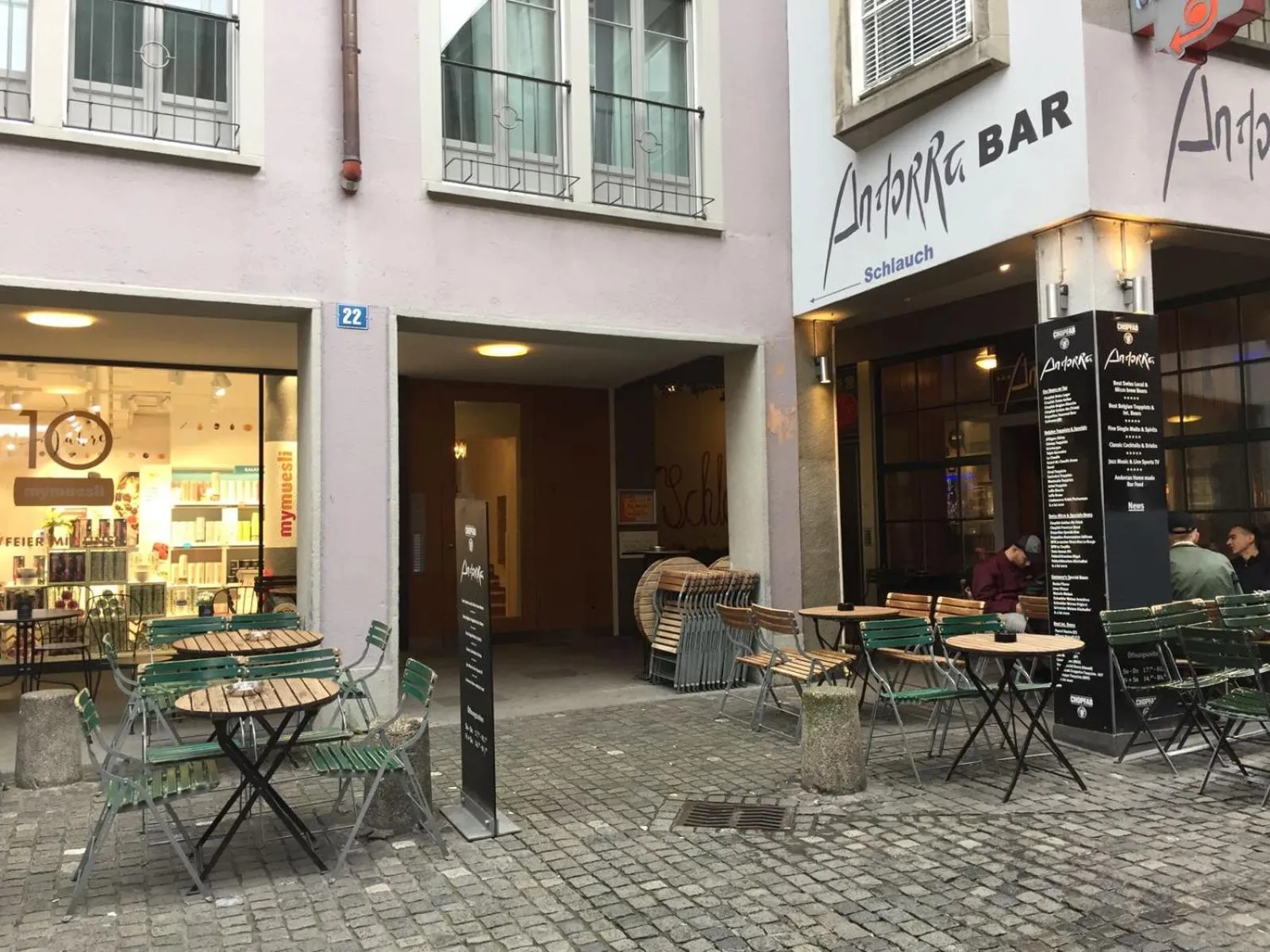 Property building in Zürich Niederdorf - Grossmünster