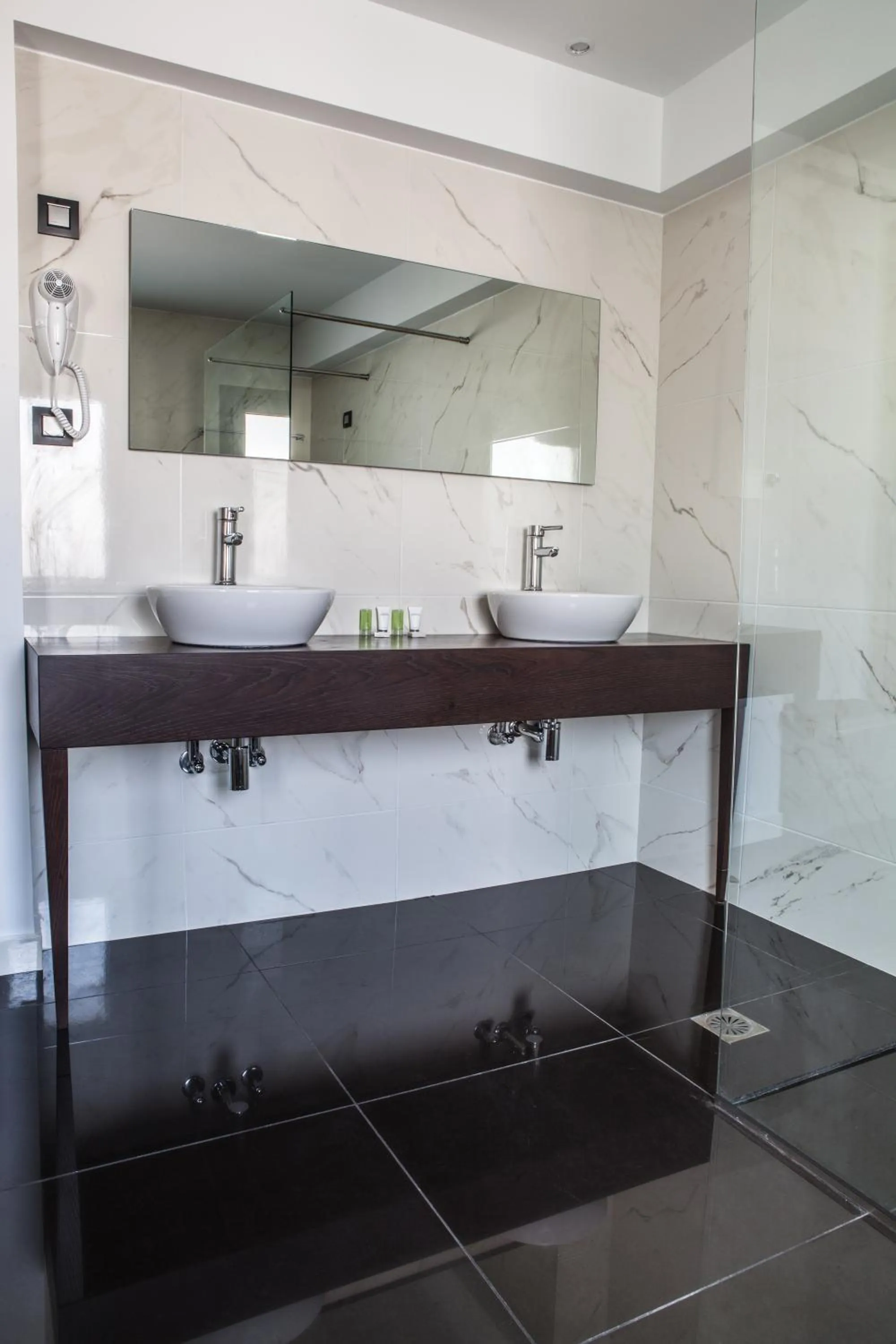 Bathroom in Anemos Rooms & Apartments