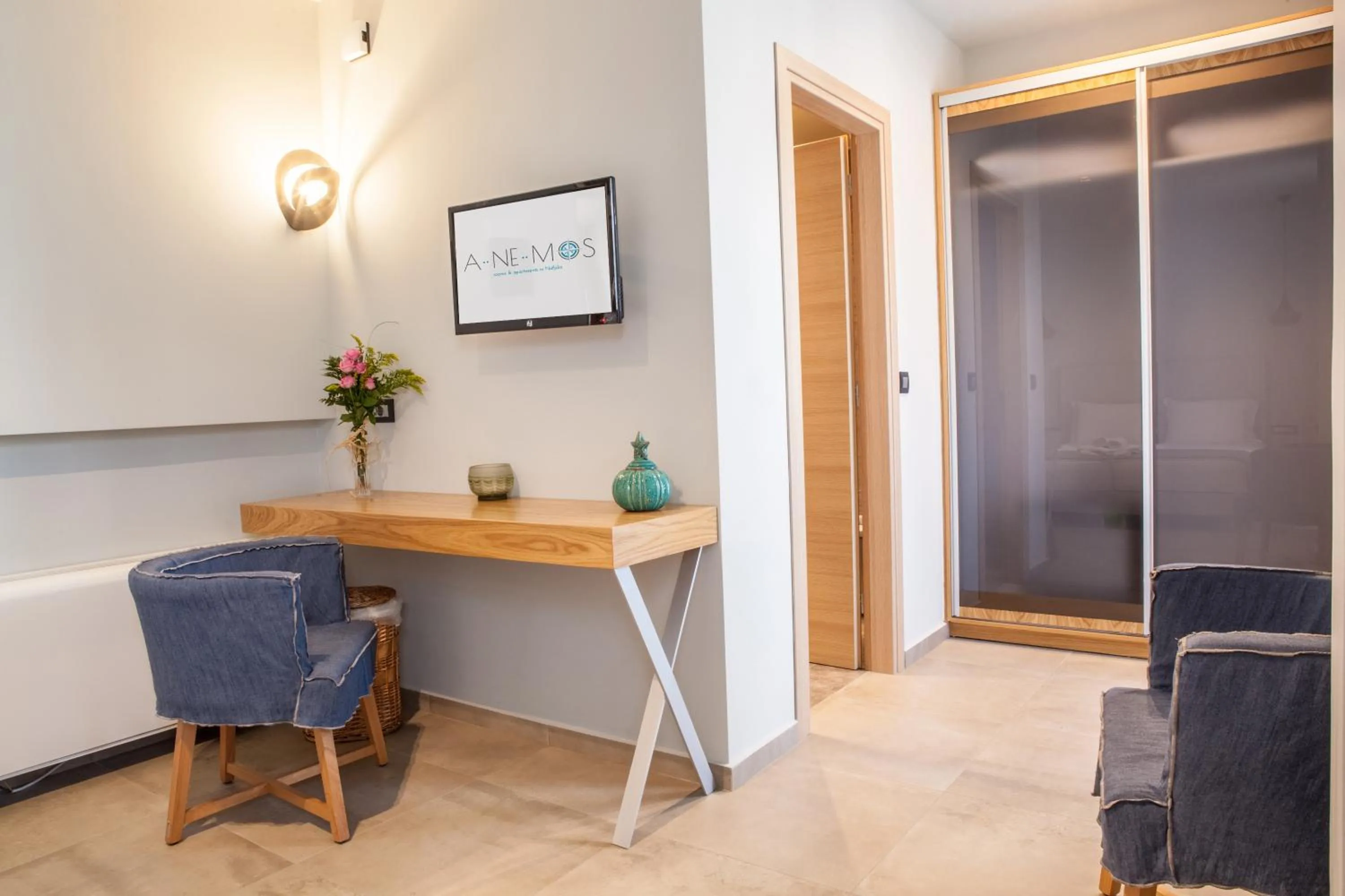 Coffee/tea facilities in Anemos Rooms & Apartments