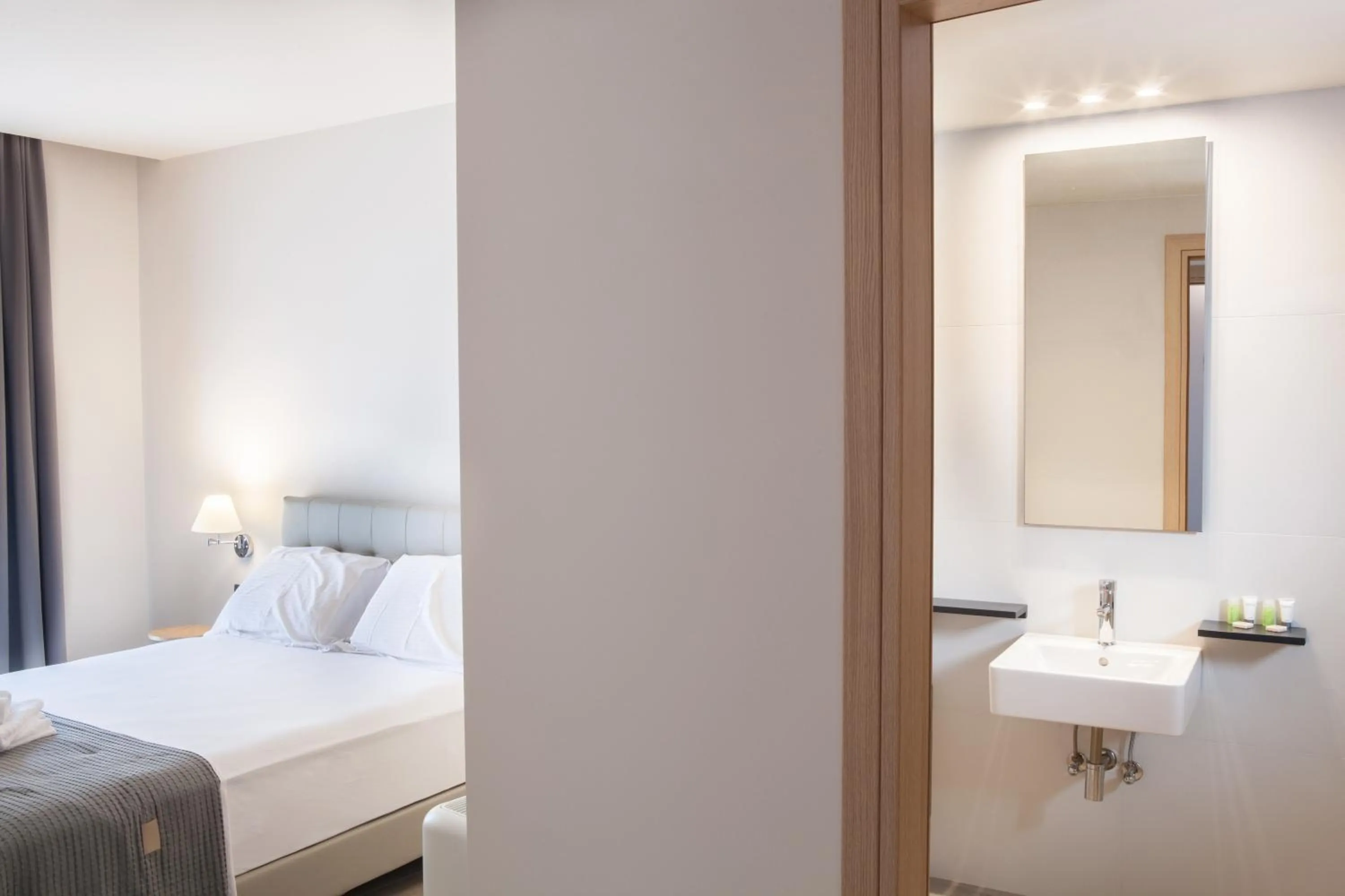 Bathroom, Bed in Anemos Rooms & Apartments