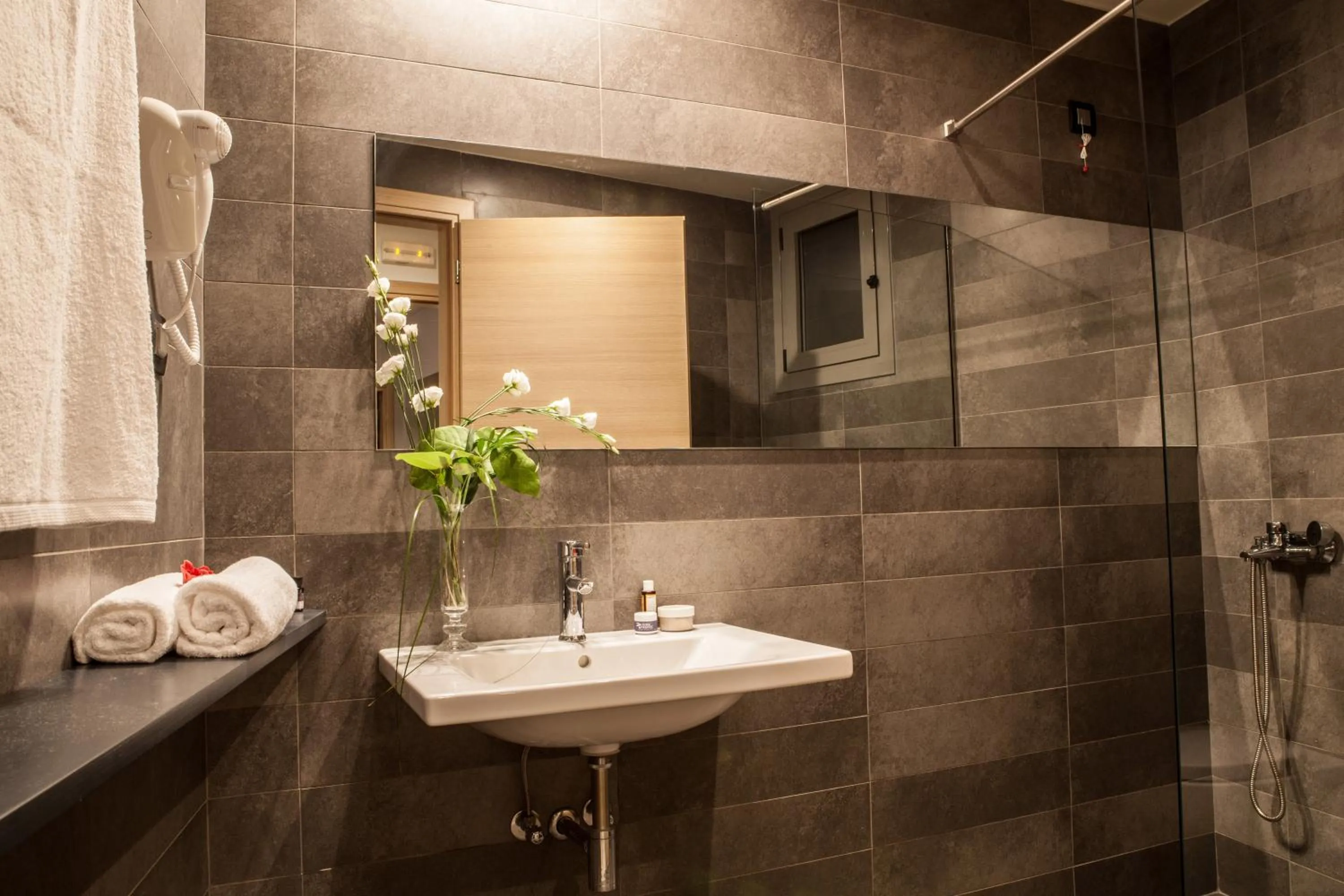 Shower in Anemos Rooms & Apartments