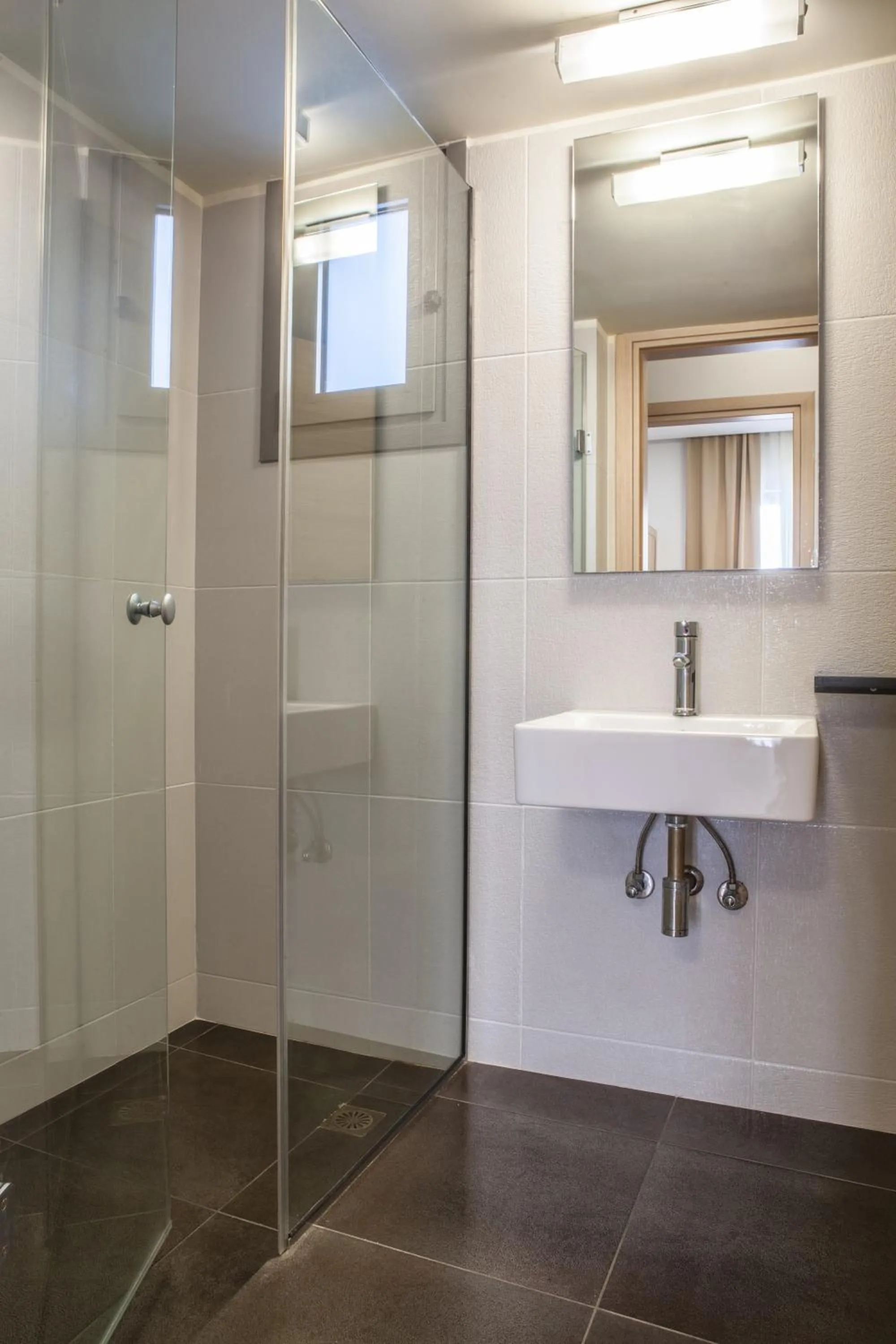 Shower in Anemos Rooms & Apartments