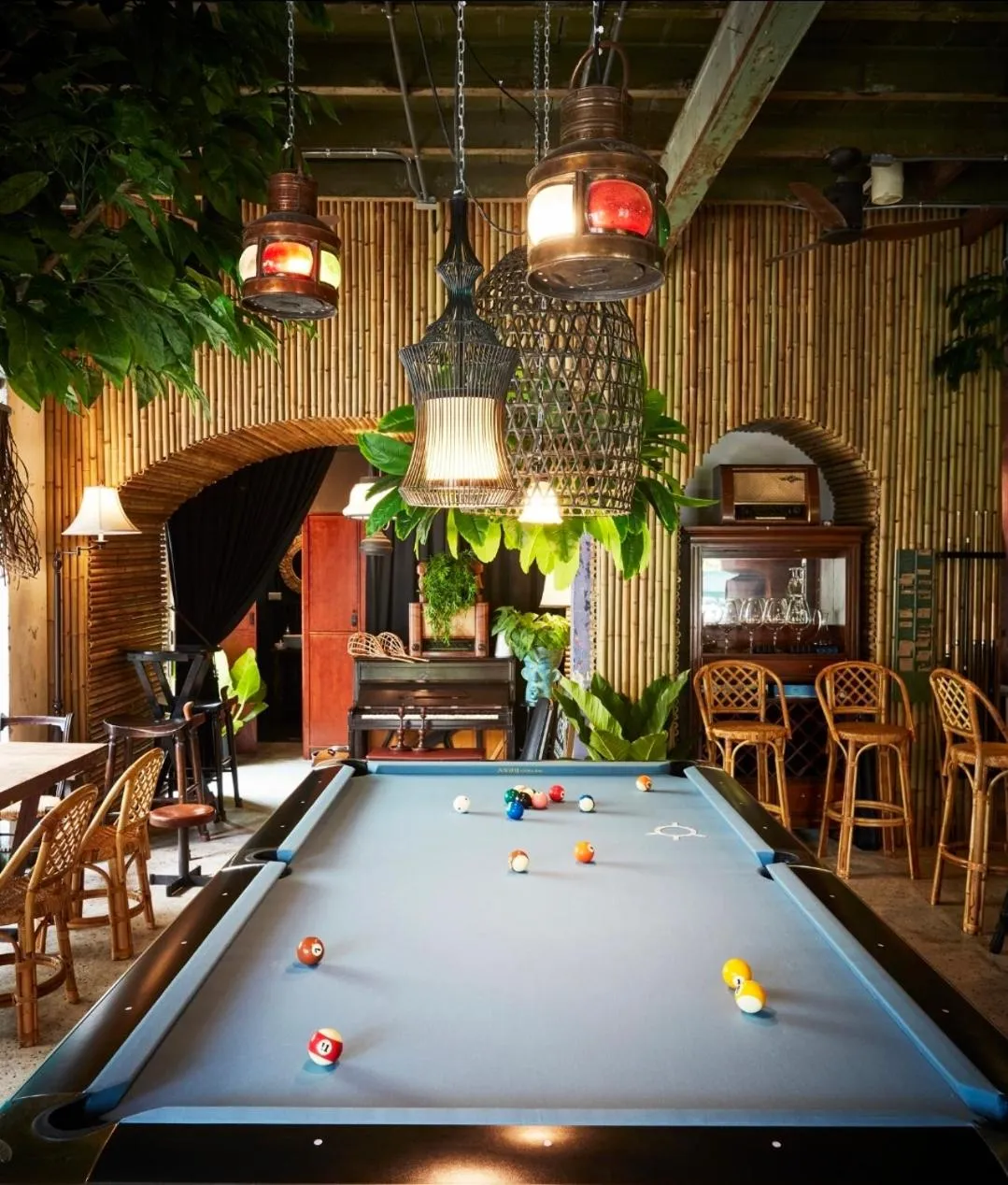 Billiard in Bangkok Bed and Bike