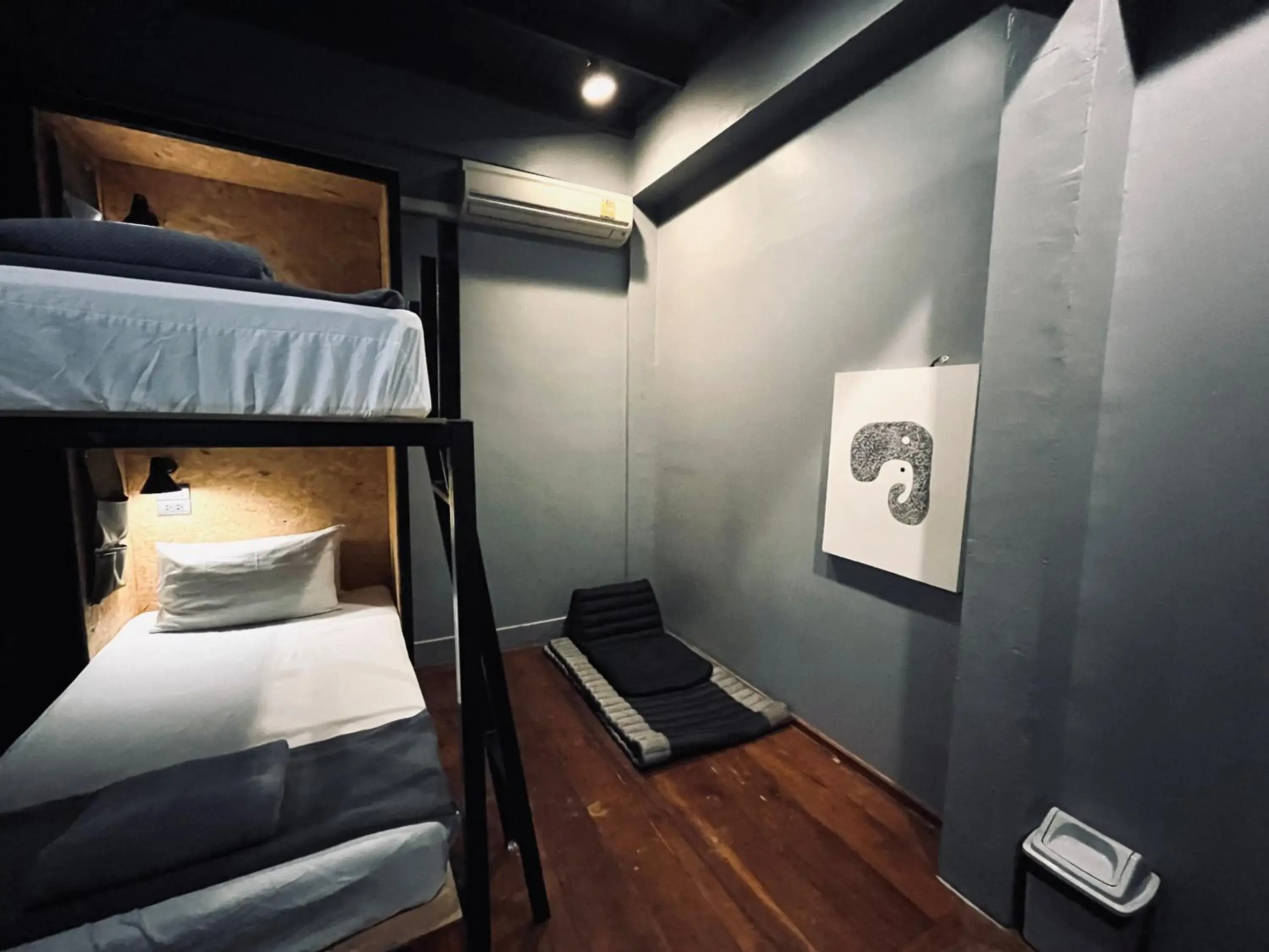 Twin Room with Extra Bed in Bangkok Bed and Bike Twin Room with Extra Bed in Bangkok Bed and Bike