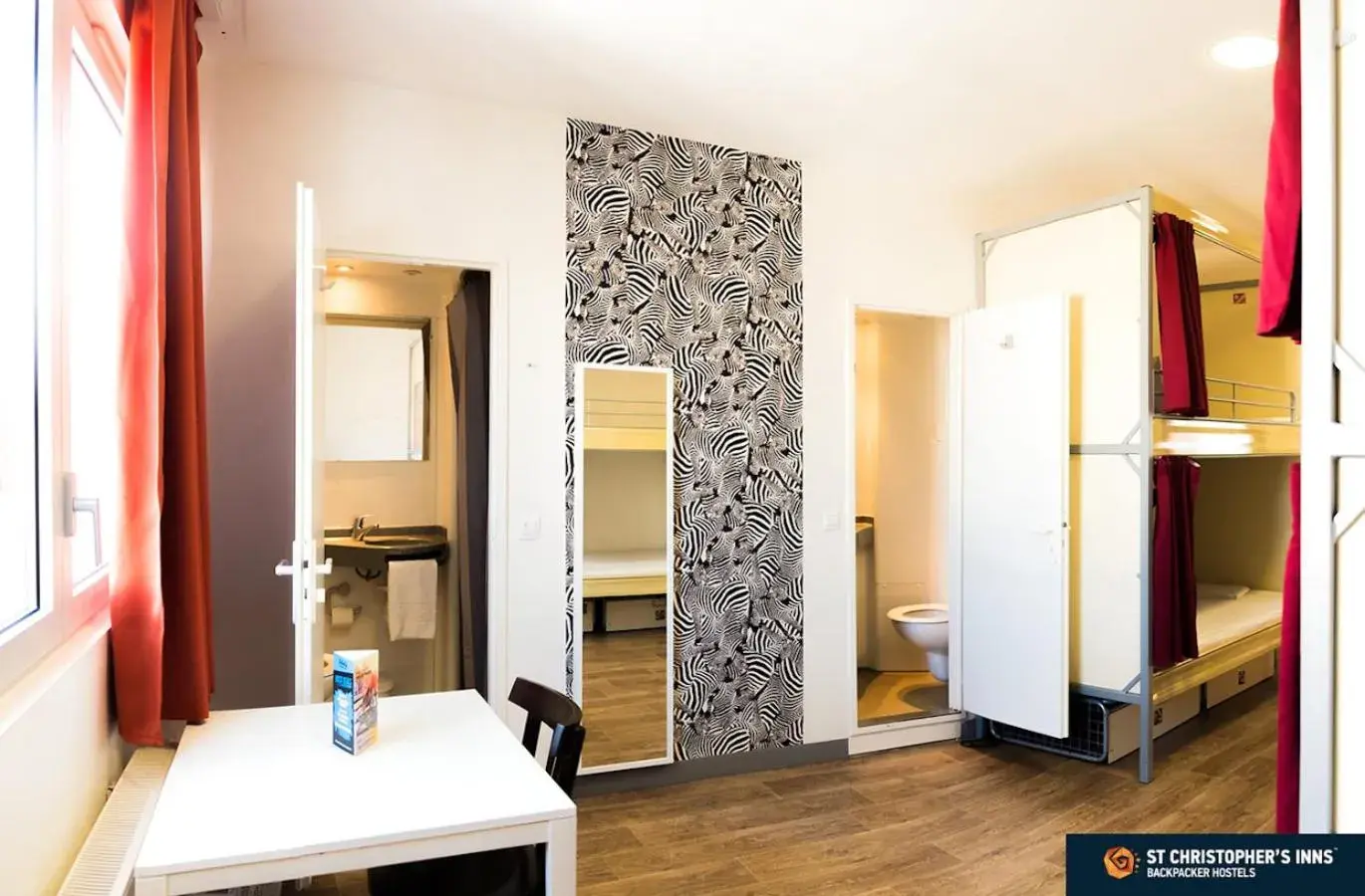 Quadruple Room with Bathroom in St Christopher's Inn Budget Hotel Paris - Gare du Nord Quadruple Room with Bathroom in St Christopher's Inn Budget Hotel Paris - Gare du Nord