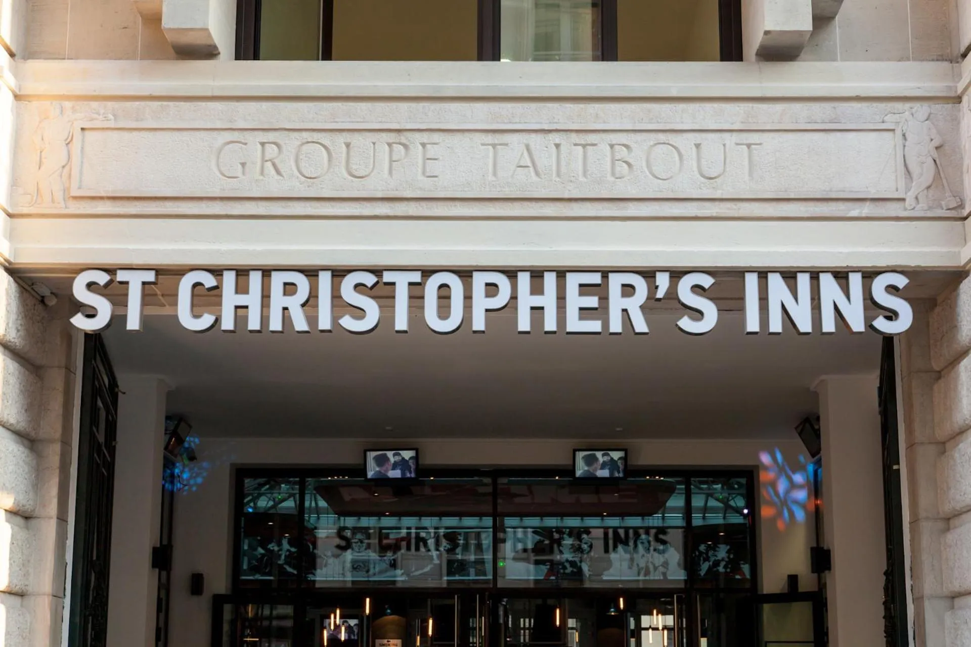 Facade/entrance in St Christopher's Inn Budget Hotel Paris - Gare du Nord
