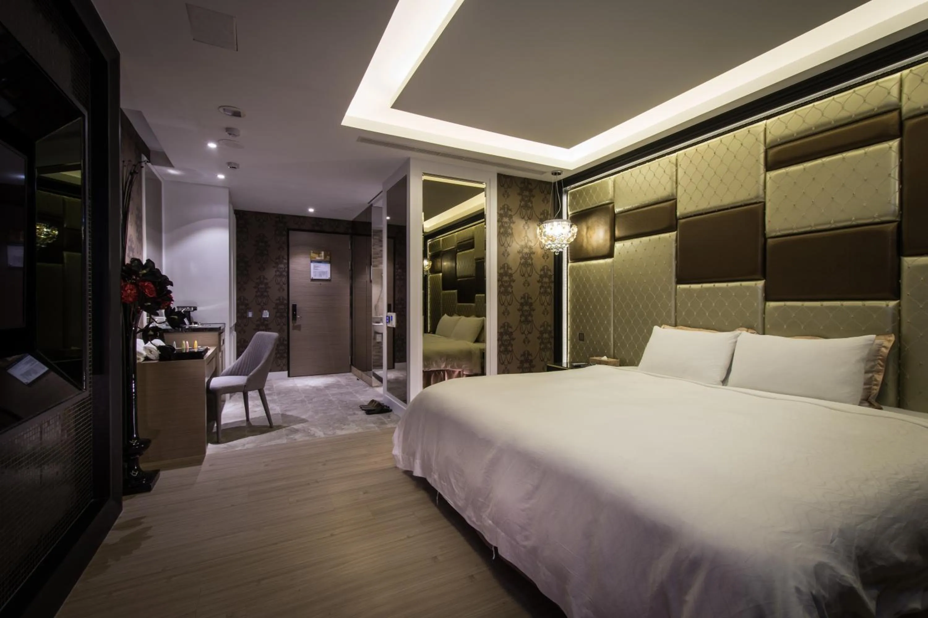 Photo of the whole room, Bed in U-Her Hotel