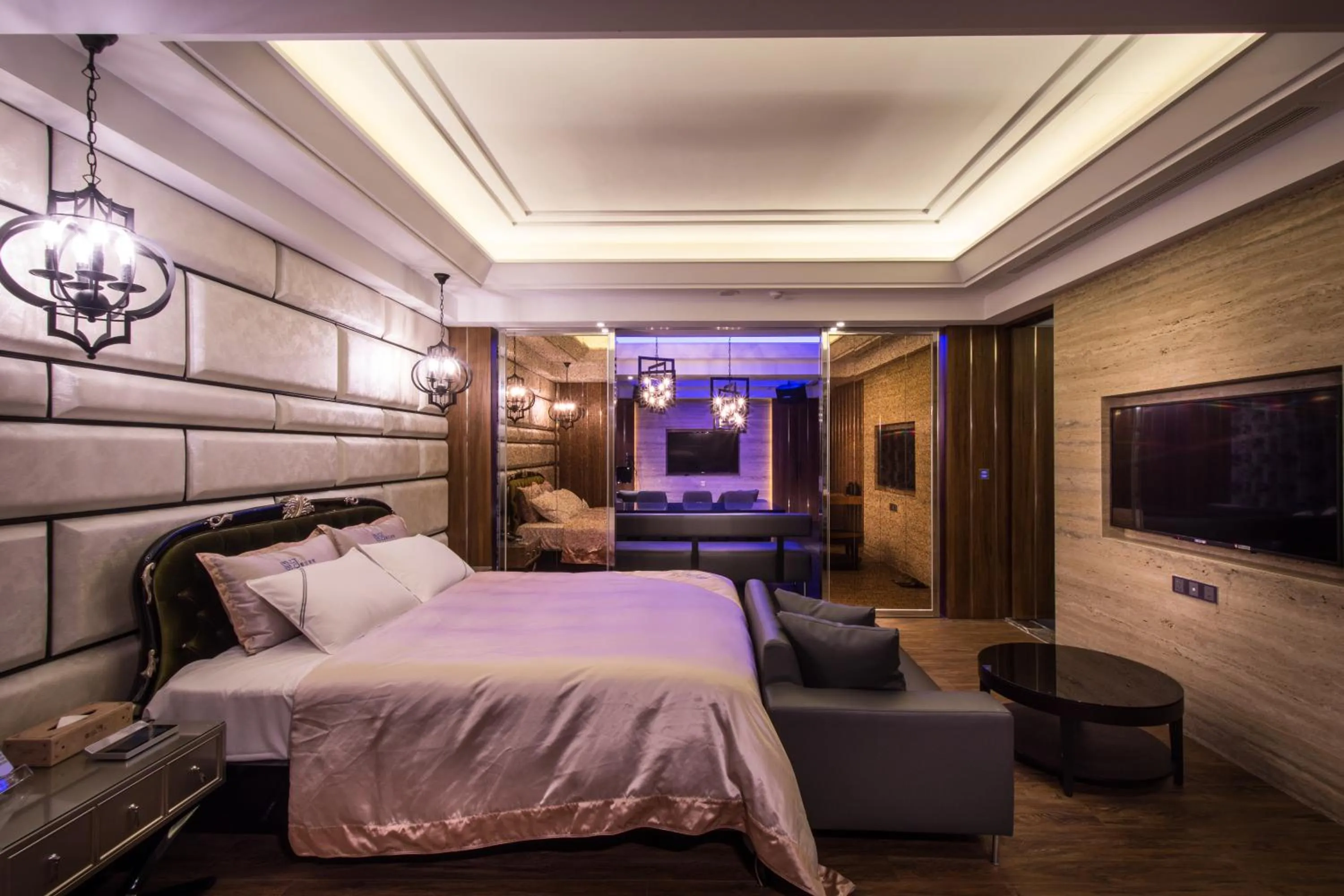 Photo of the whole room, Bed in U-Her Hotel